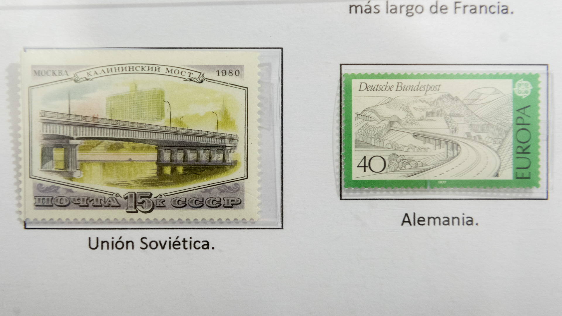 “Una estampilla encierra mucho, mucha historia. Para armar una buena colección hay que estudiar, hay que dedicarle tiempo, horas para conseguir los sellos, los sobres. Es una pasión que uno lleva adentro”, dijo el director de la Federación Argentina de Entidades Filatélicas (FAEF), Miguel José Casielles, al medio Xinhua