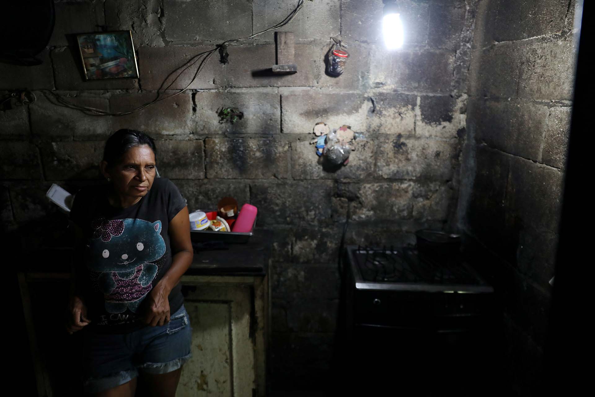 Andrea Carrasquel en la cocina de su casa en Maracay, Venezuela (REUTERS/Manaure Quintero)