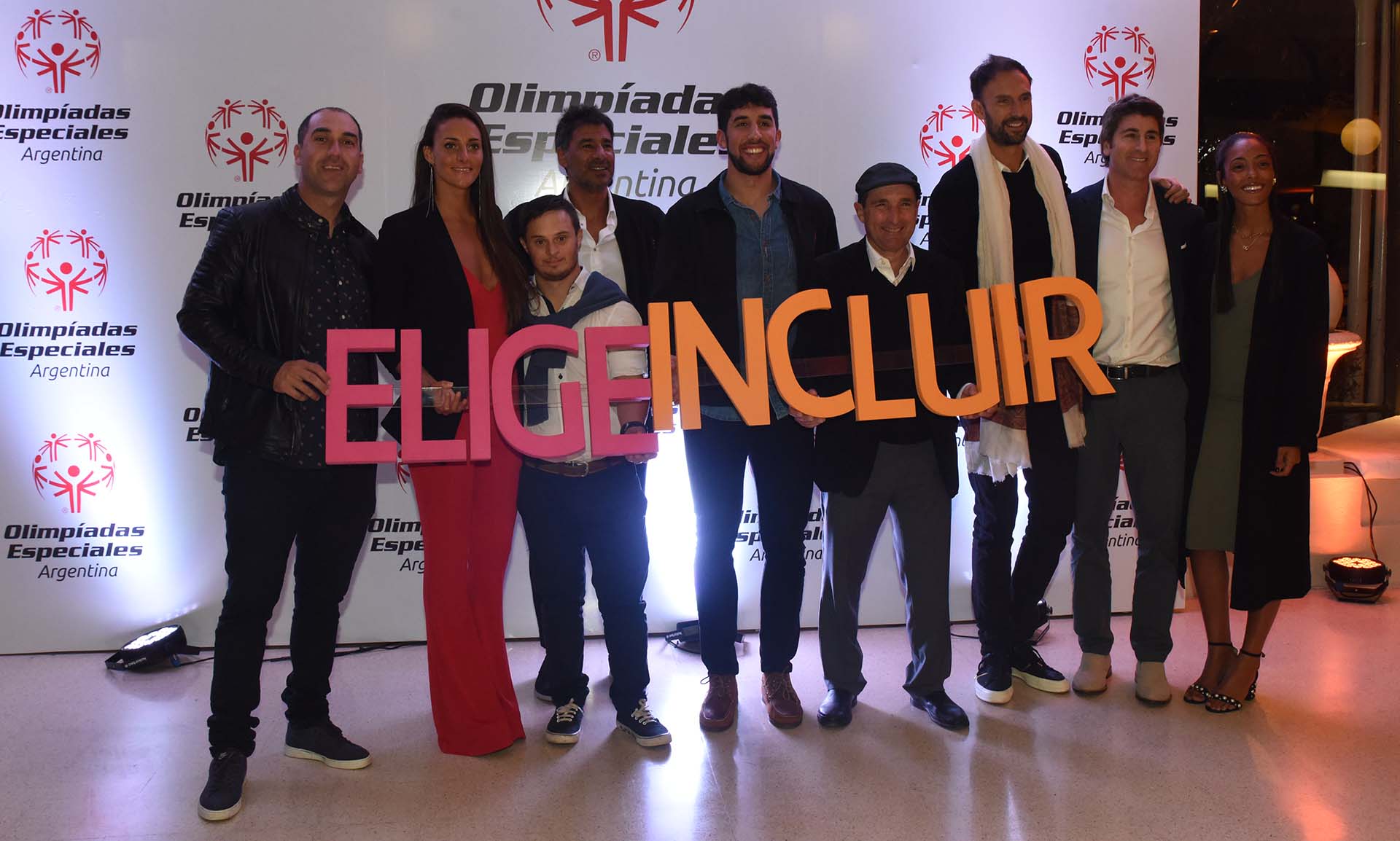 Del ámbito deportivo estuvieron presentes Sergio Cachito Vigil, Virginia Bardach, Nacho De Luca y Jerónimo Bidegain
