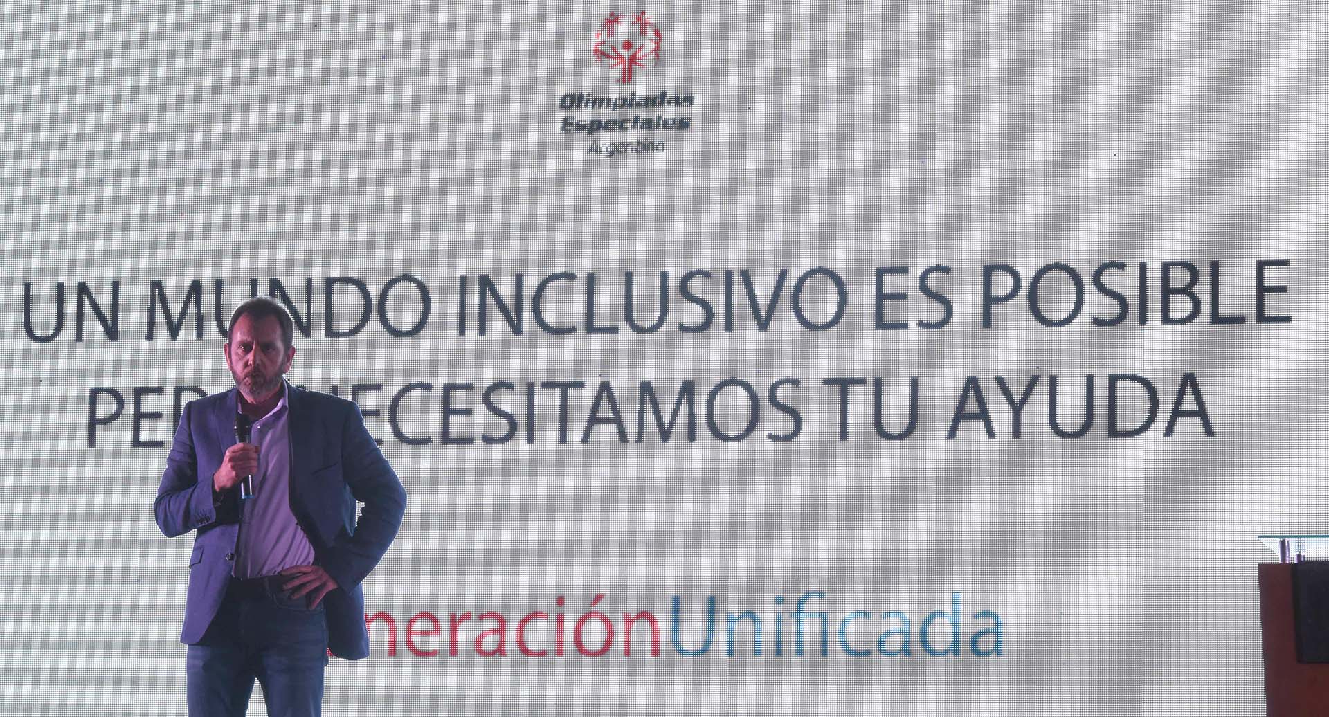 Diego Pando, presidente de la OEA, brindó un discurso de agradecimiento para coronar una noche solidaria