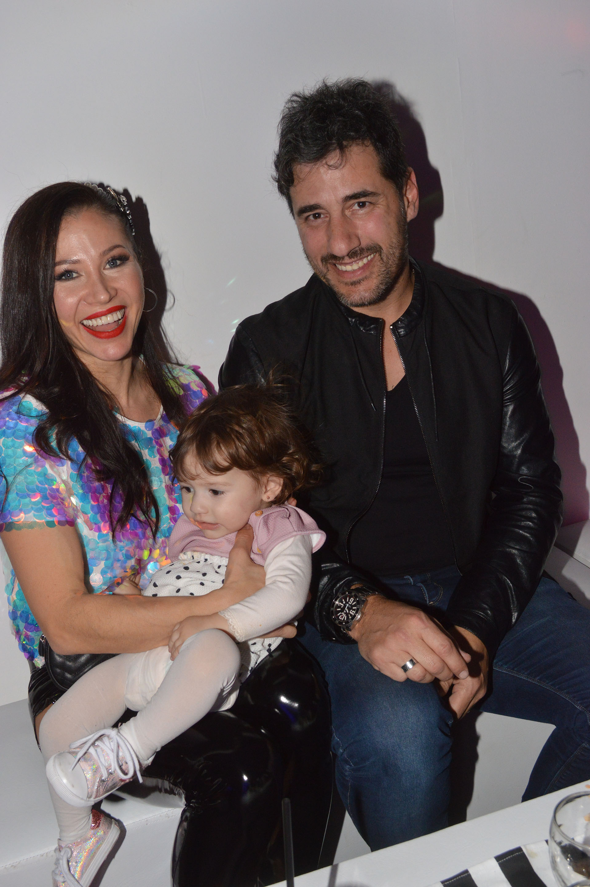 Una postal de la familia feliz, en pleno festejo de los 40 de la vedette y bailarina