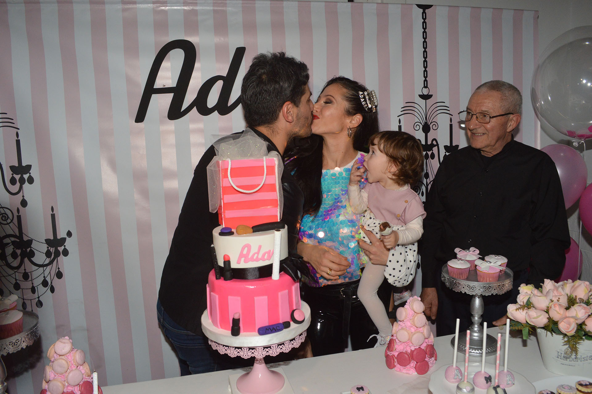Adabel Guerrero celebró su cumpleaños número 40 junto a su pareja, Martín Lamela, y su hija Lola (Fotos: Jorge Amado Group)