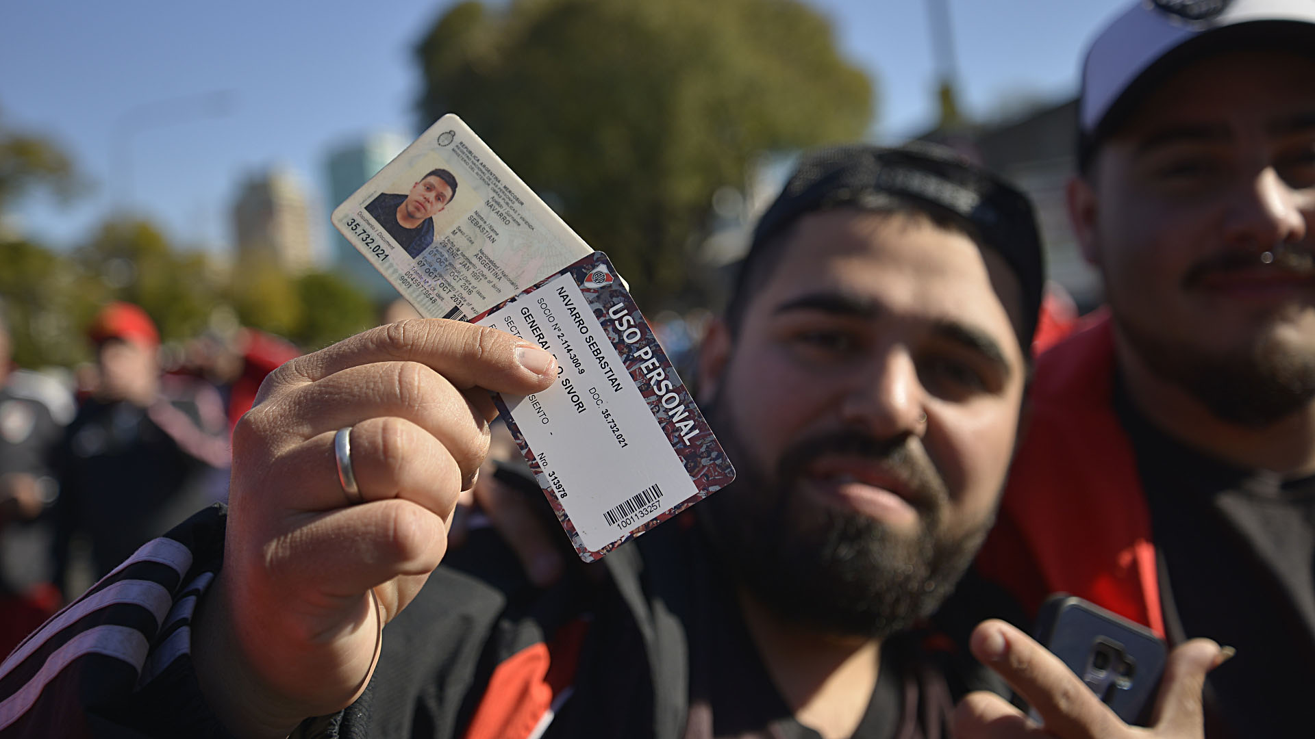 Para ingresar, todos los presentes debieron llevar su documento junto con la entrada adquirida