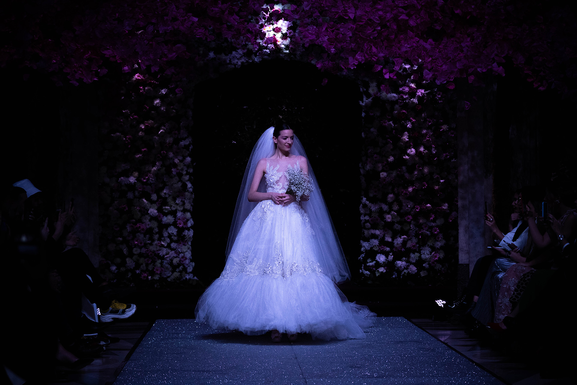 El diseño nupcial by Jorge Rey. Con cientos de metros de tul, bordados y transparencias, el modelo “bridal” para esta colección de verano lo llevó la modelo Vicky Ramos, una de las grandes musas del santafesino de 20 años
