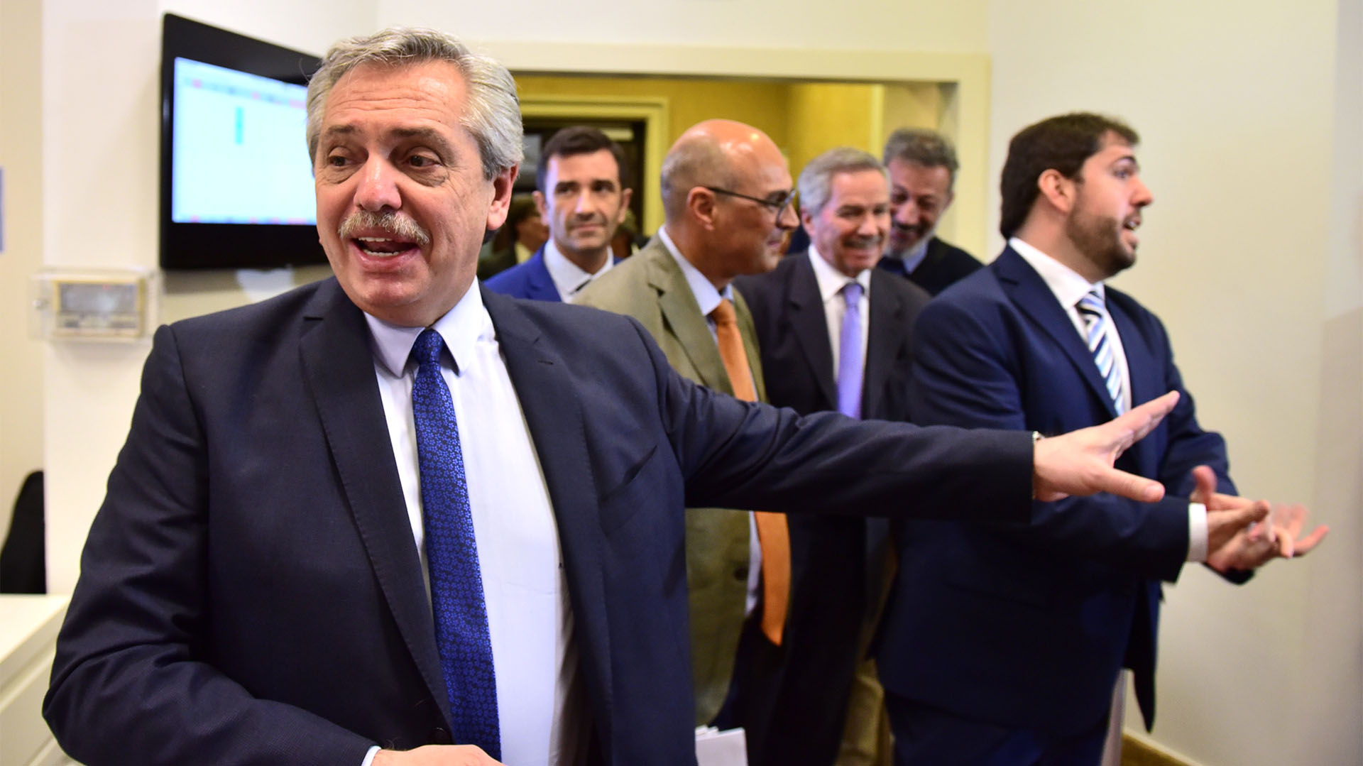 Alberto Fernández, candidato presidencial, ayer en Madrid tras su clase en la universidad Cela.(Crédito: Alejandro Ríos)