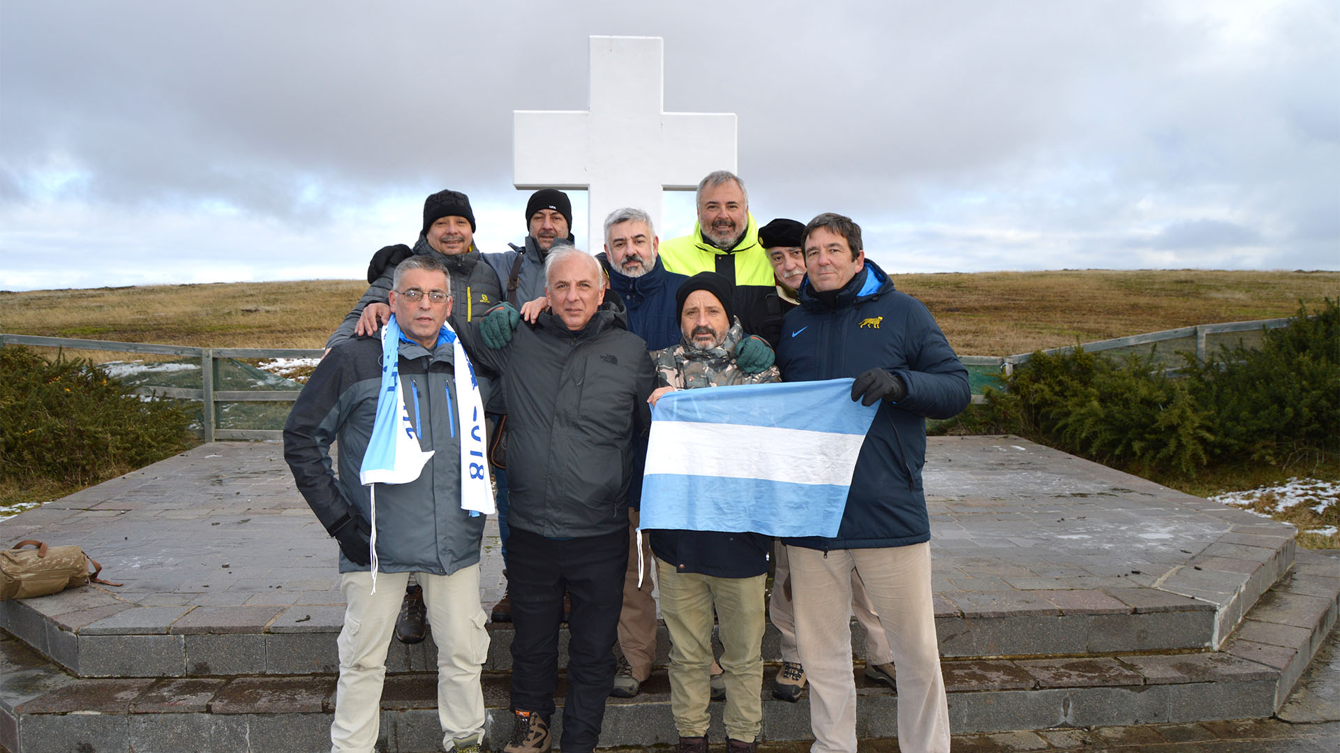 En julio de 2018 el héroe de Malvinas estuvo en el Cementerio de Darwin