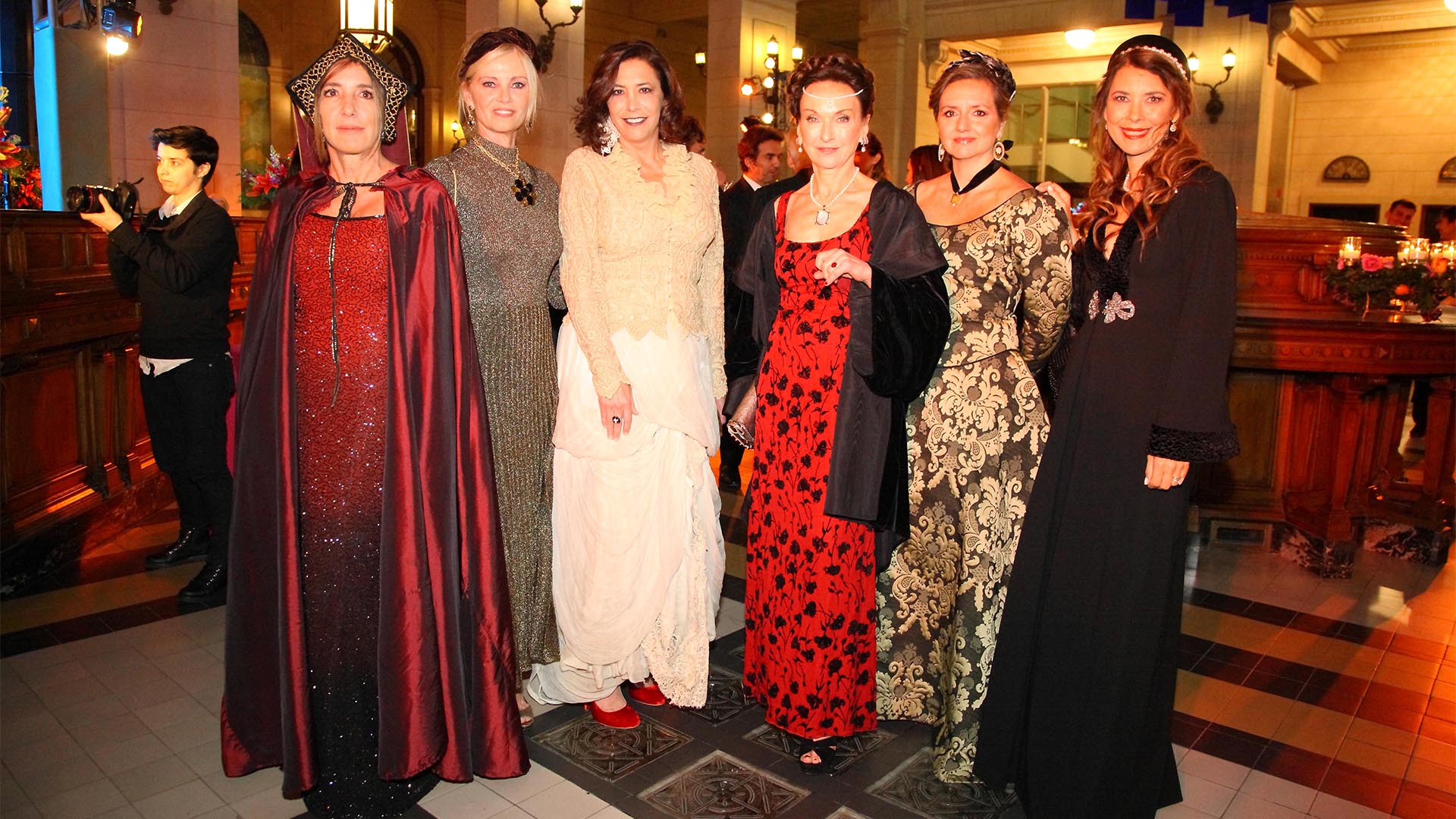 Verónica Zoani de Nutting, Josefina Carlés de Blaquier, Inés Justo, María Irene Herrero, Cecilia Remiro Valcarcel y Adriana Batán de Rocca