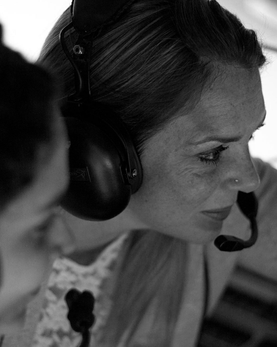 Tanto hombres como mujeres son igualmente capaces de ser pilotos y en una época donde la demanda de pilotos es una tarea compleja a nivel global, el reclutamiento de mujeres, es parte esencial de la solución