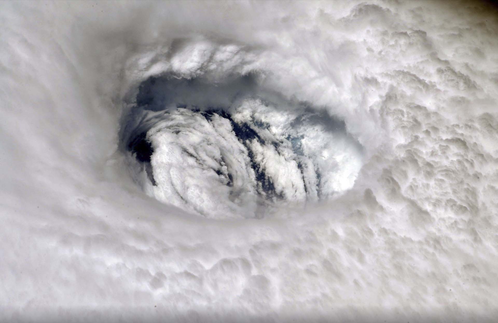 La furia del huracán desde el espacio (Nick Hague/NASA via AP)