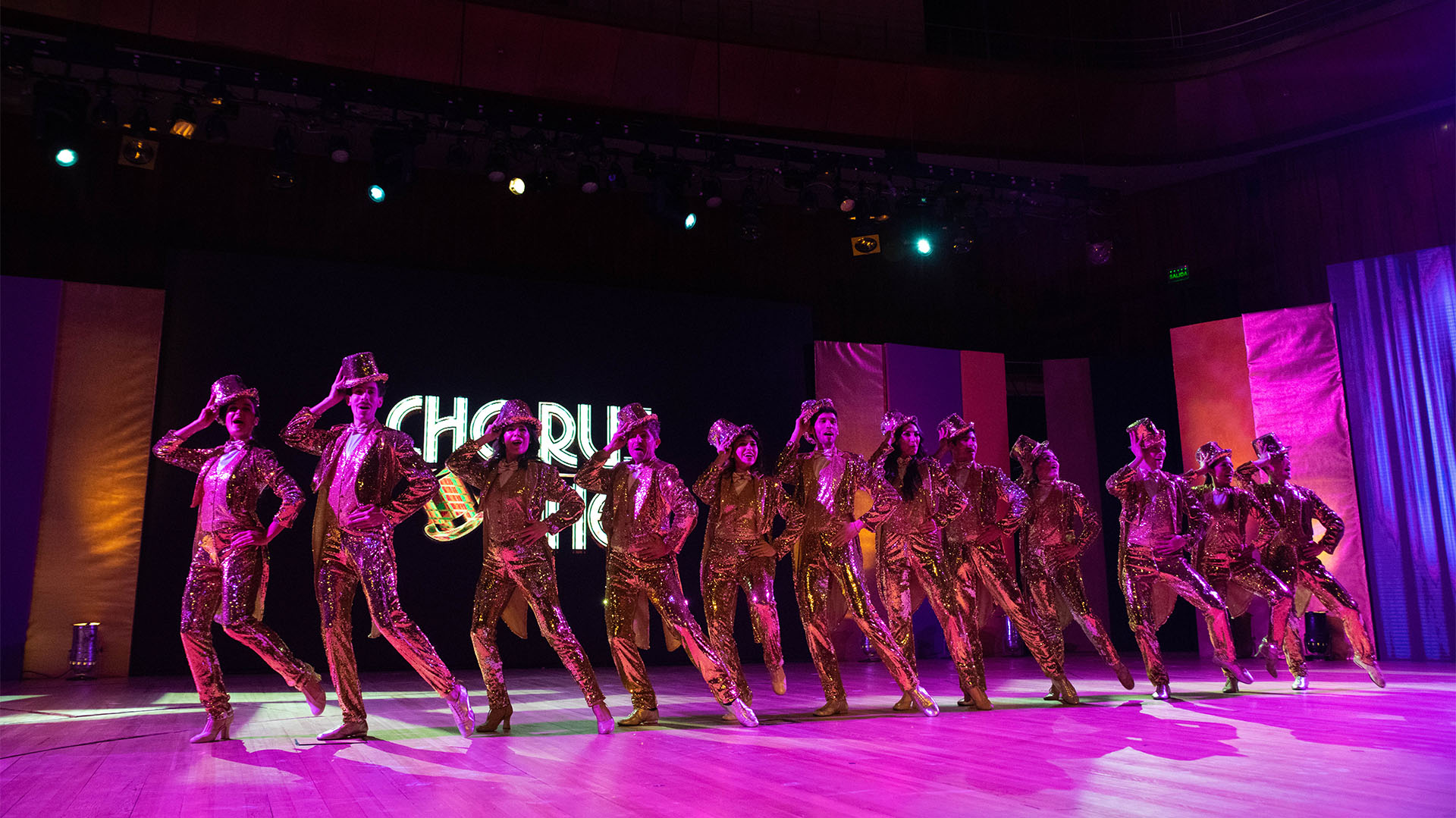 Durante la ceremonia se presentó el elenco de “Chorus Line”