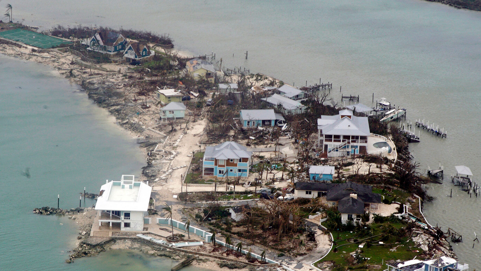 El huracán destruyó casas en Bahamas (AFP)