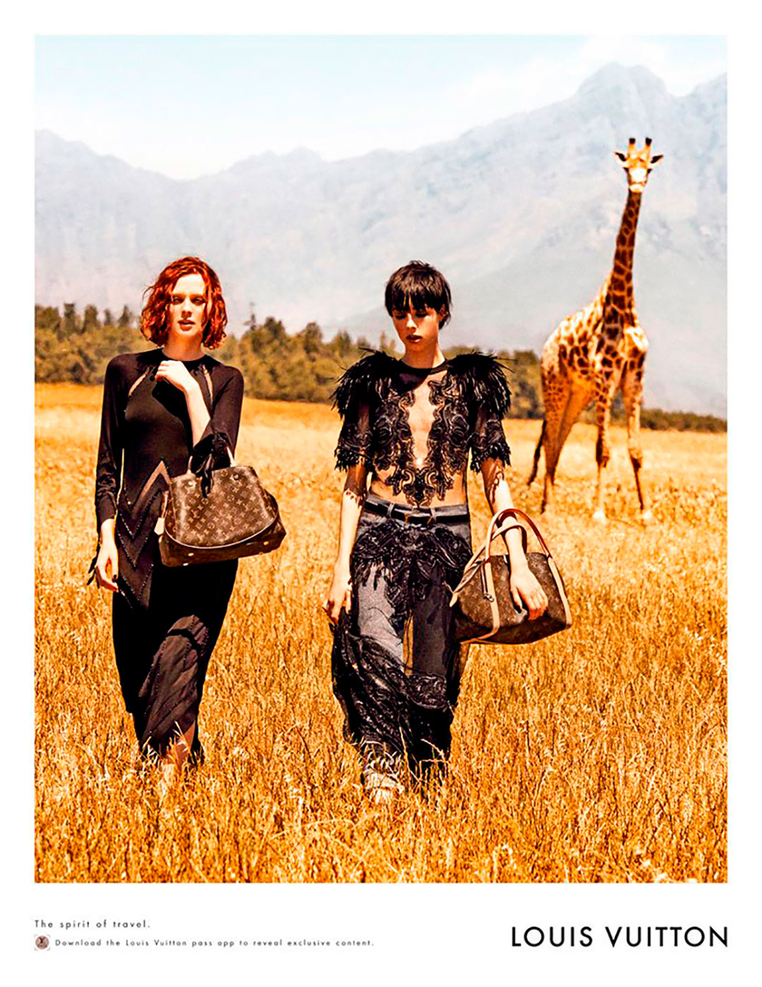 La firma Louis Vuitton también tuvo el honor de haber realizado campañas gráficas con Peter Lindbergh. Una de ellas fue “Spirit of travel”, para la primavera 2014 con las modelos Edie Campbell y Karen Elson en Sudáfrica bajo el estilismo de Carine Roitfeld