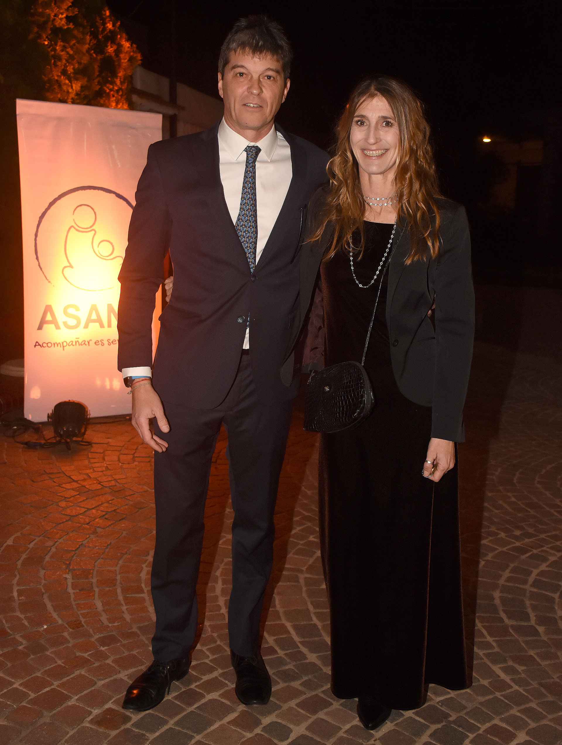 El presidente de ASANA, Christian Frers, junto a su hermana Mercedes, en la cena anual a beneficio de la entidad que ayuda a jóvenes y adultos (a partir de los 18 años) con discapacidad mental severa