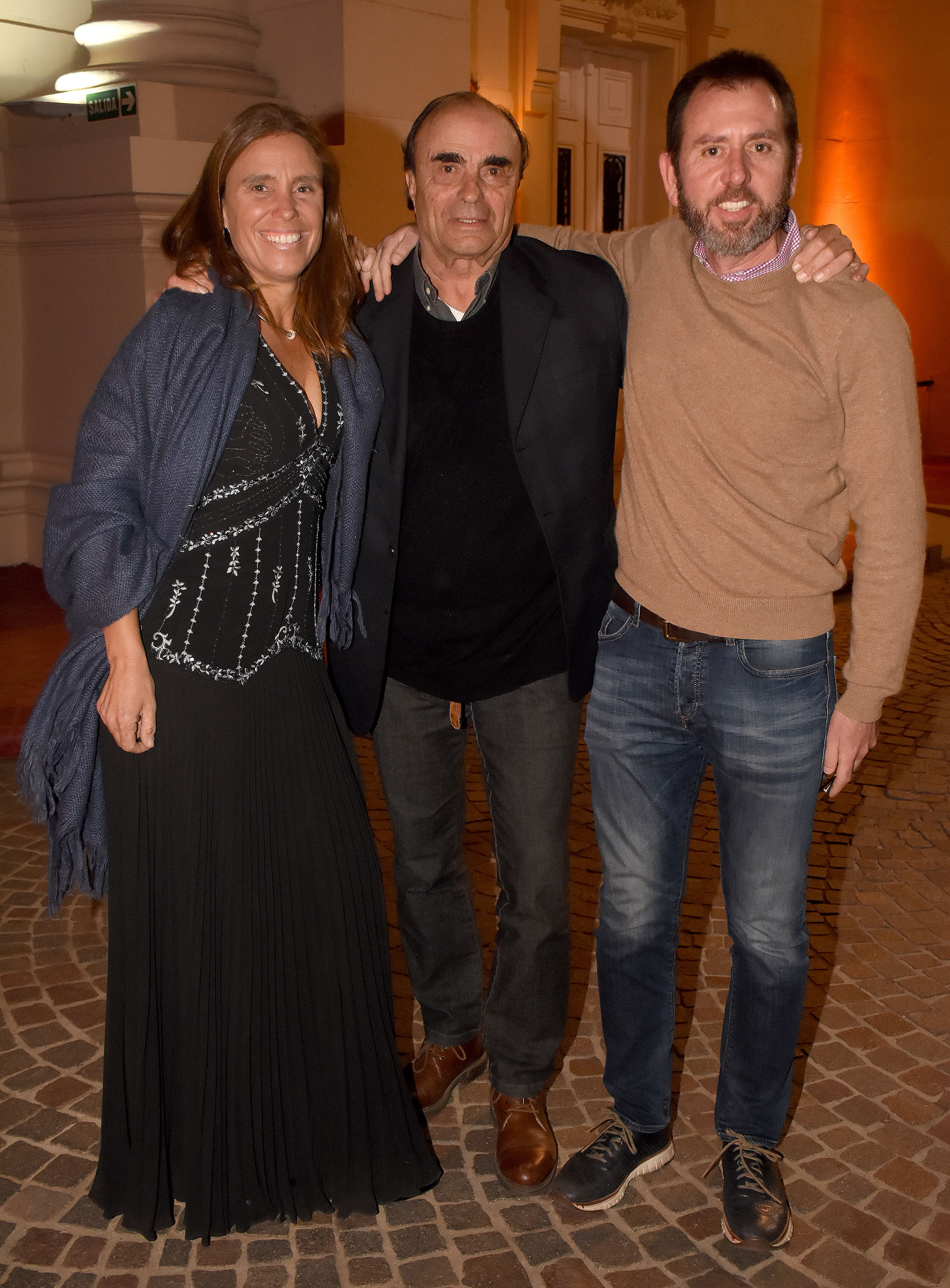 Martín y Malena Braun junto a Diego Pando, presidente de las Olimpíadas Especiales Argentina (OEA)