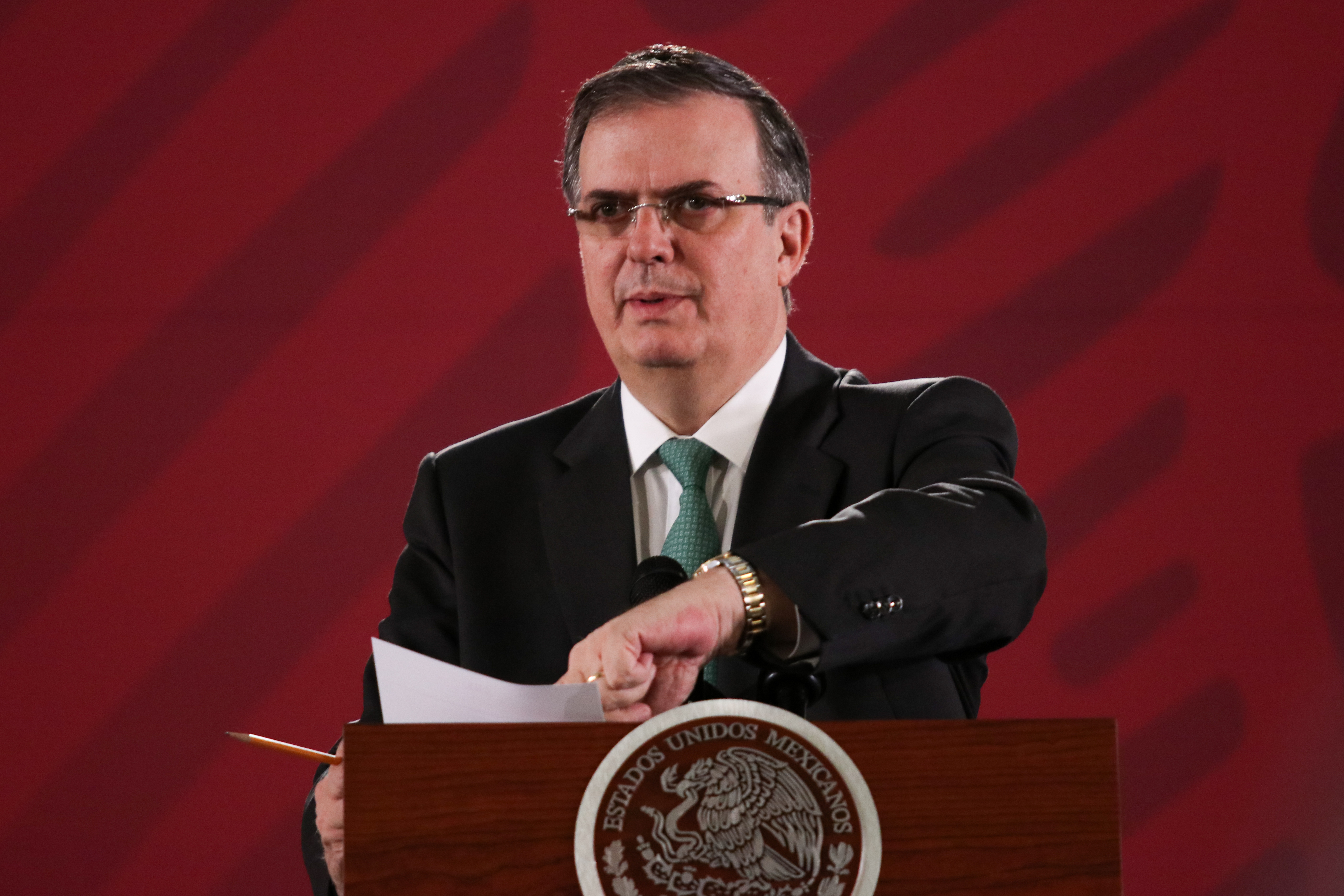 Marcelo Ebrard, secretario de Relaciones Exteriores, durante la conferencia matutina del jefe del ejecutivo para dar a conocer detalles y avances en materia migratoria. Así como la reunión que se dará el próximo martes en Estados Unidos. (FOTO: GALO CAÑAS /CUARTOSCURO)