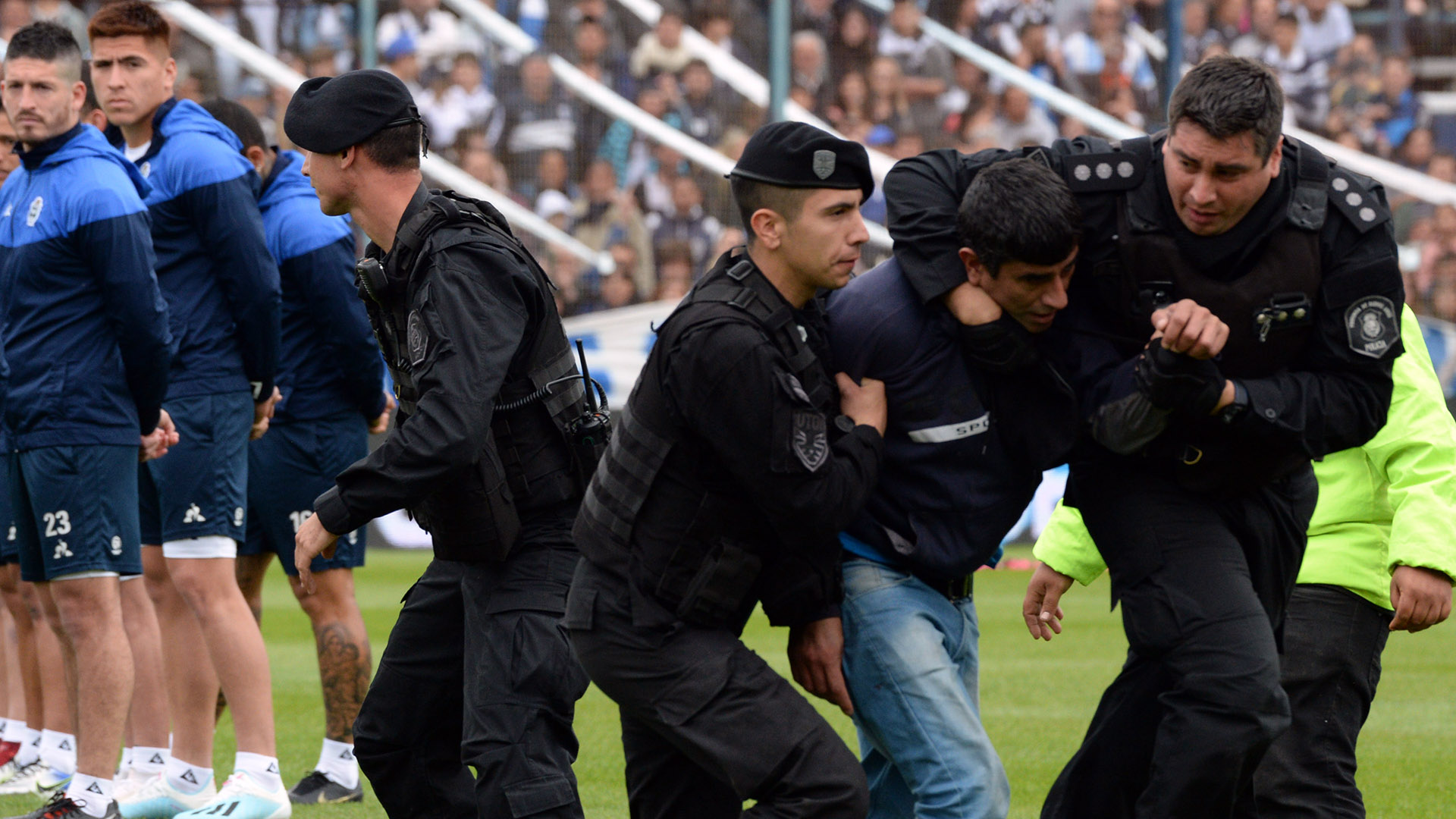 Los “intrusos” fueron retirados por policía y la seguridad privada