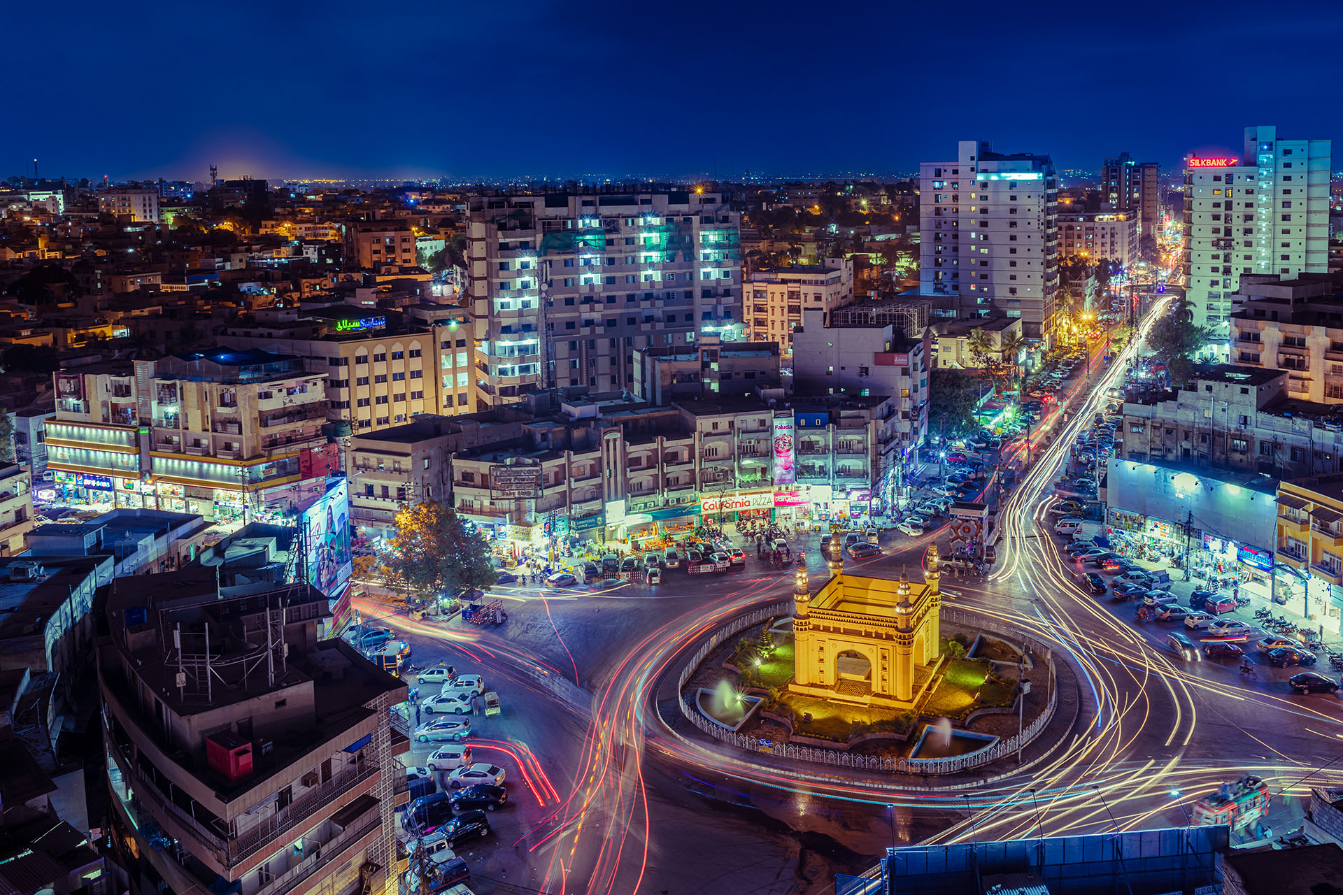 Karachi es la ciudad más poblada de Pakistán. Con una combinación de tradicionalismo y apenas modernidad, esta urbe es la más grande de todo Pakistán.