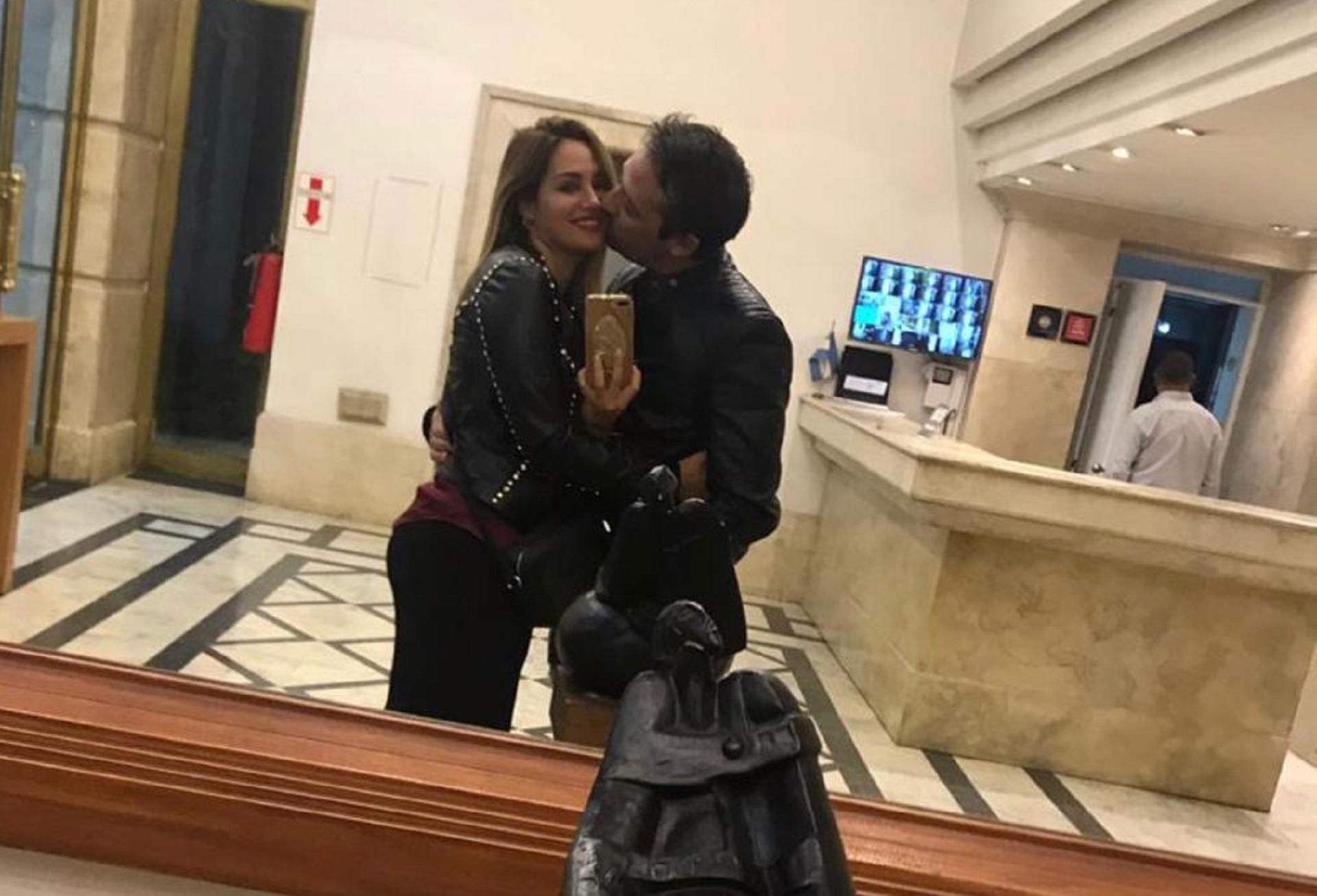 Entre los distintos compromisos laborales que tienen, la pareja encuentra sus momentos para disfrutar de unas románticas vacaciones