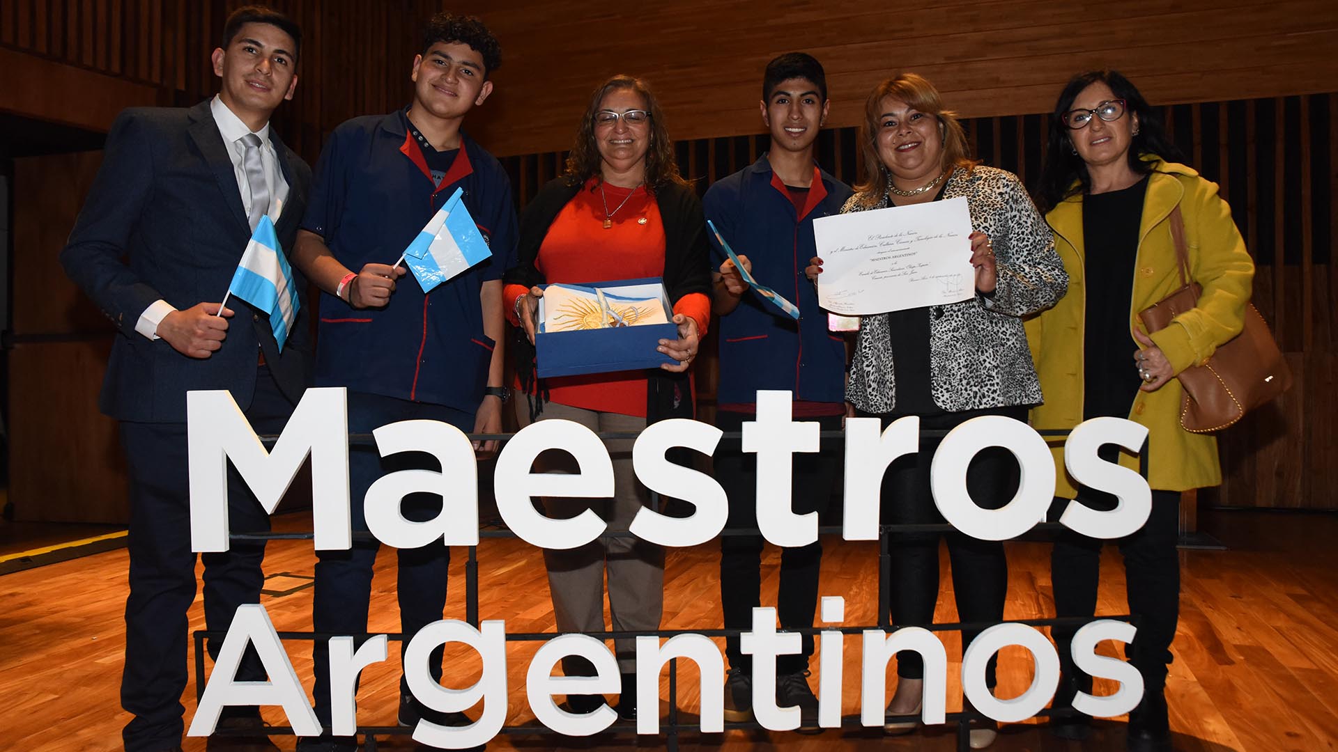 La escuela fue premiada por su club de robótica