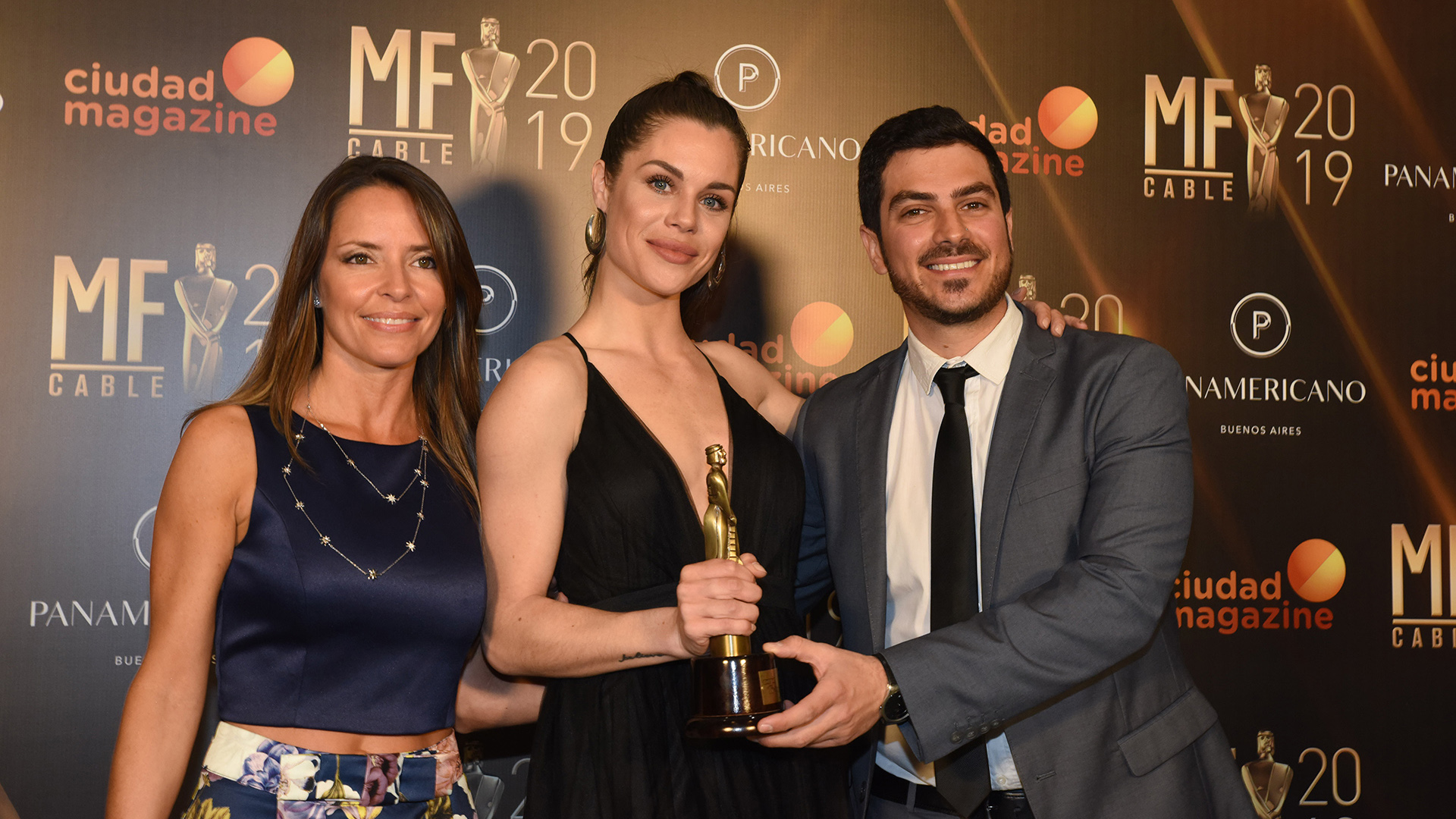María Úngaro, Flor Ventura y Diego Costa, con el premio al mejor programa de deportes extremos, por “Winter News”