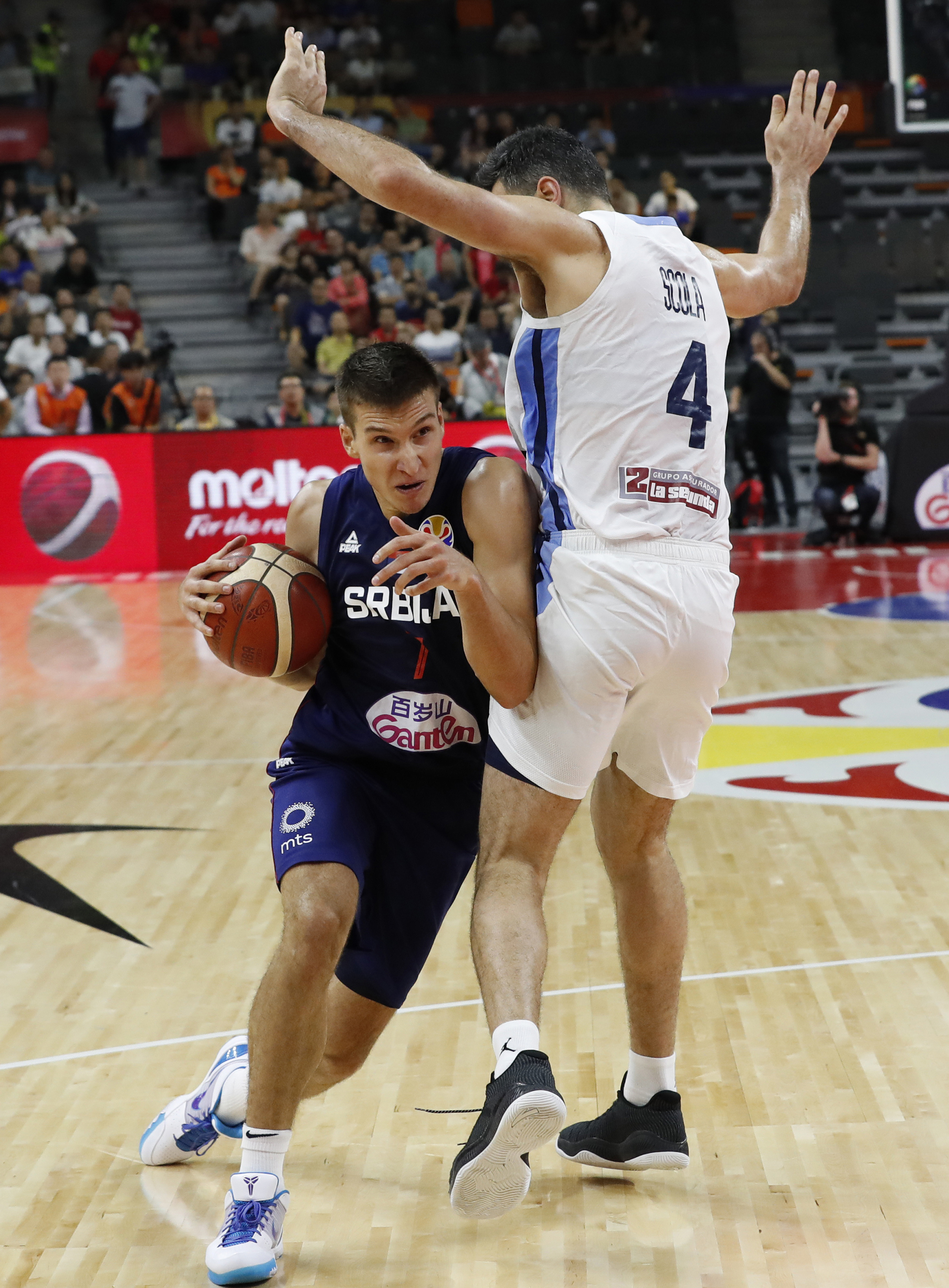 Bogdan Bogdanovic busca pasar a Luis Scola