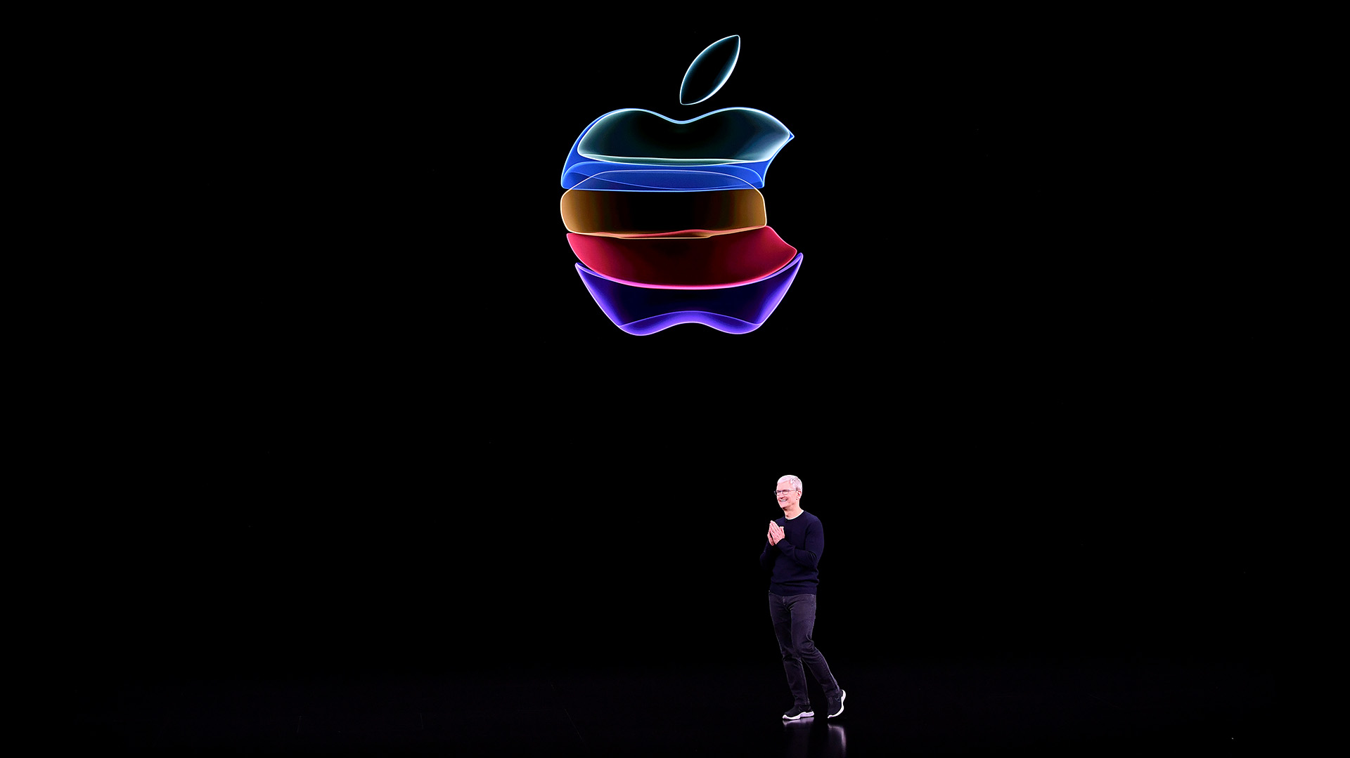 Tim Cook, CEO de Apple, habla en el escenario durante la presentación de productos en la sede de Apple en Cupertino, California, el 10 de septiembre de 2019 (Photo by Josh Edelson / AFP)