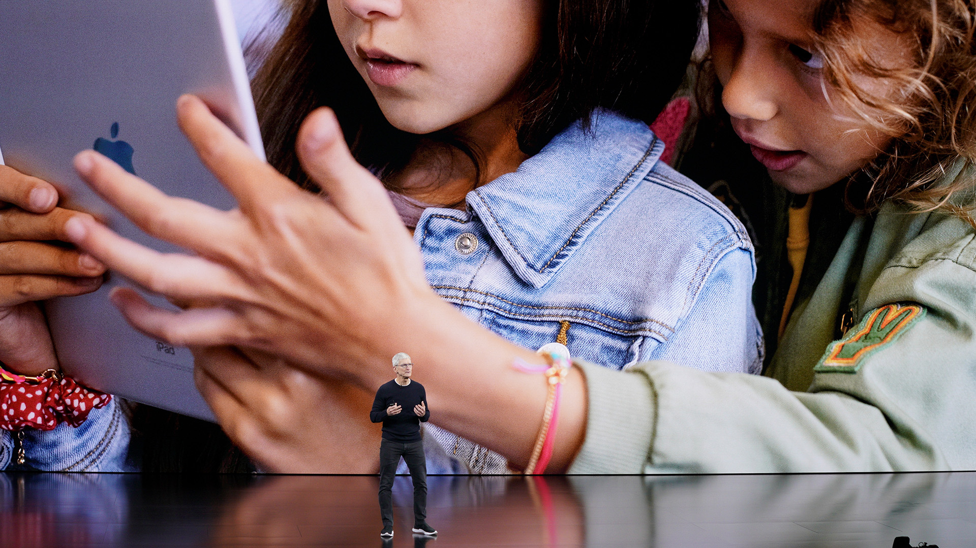 Pero en el evento en el Teatro Steve Jobs en Cupertino, California, Apple está consolidando un tercer elemento en su enfoque: hardware, software y servicios (Justin Sullivan/Getty Images/AFP)
