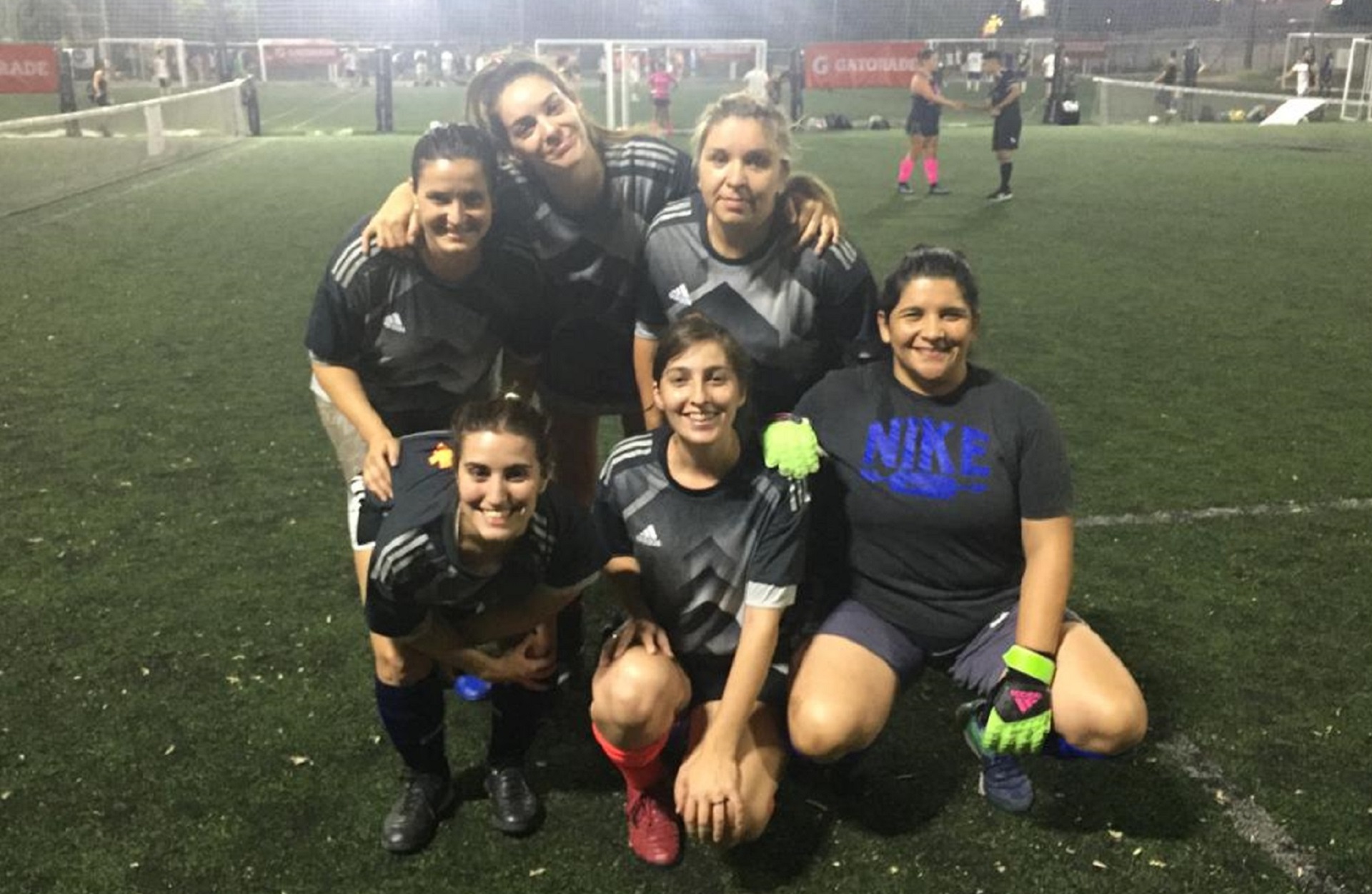 Macarena Paz forma parte del equipo “Loma de burra” junto a un grupo de amigas