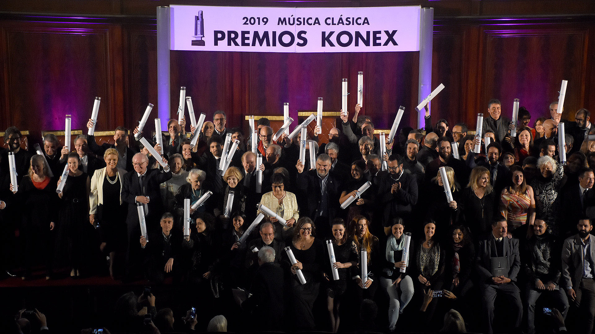 Emocionados y festejando, los premiados celebraron ser distinguidos por la Fundación Konex