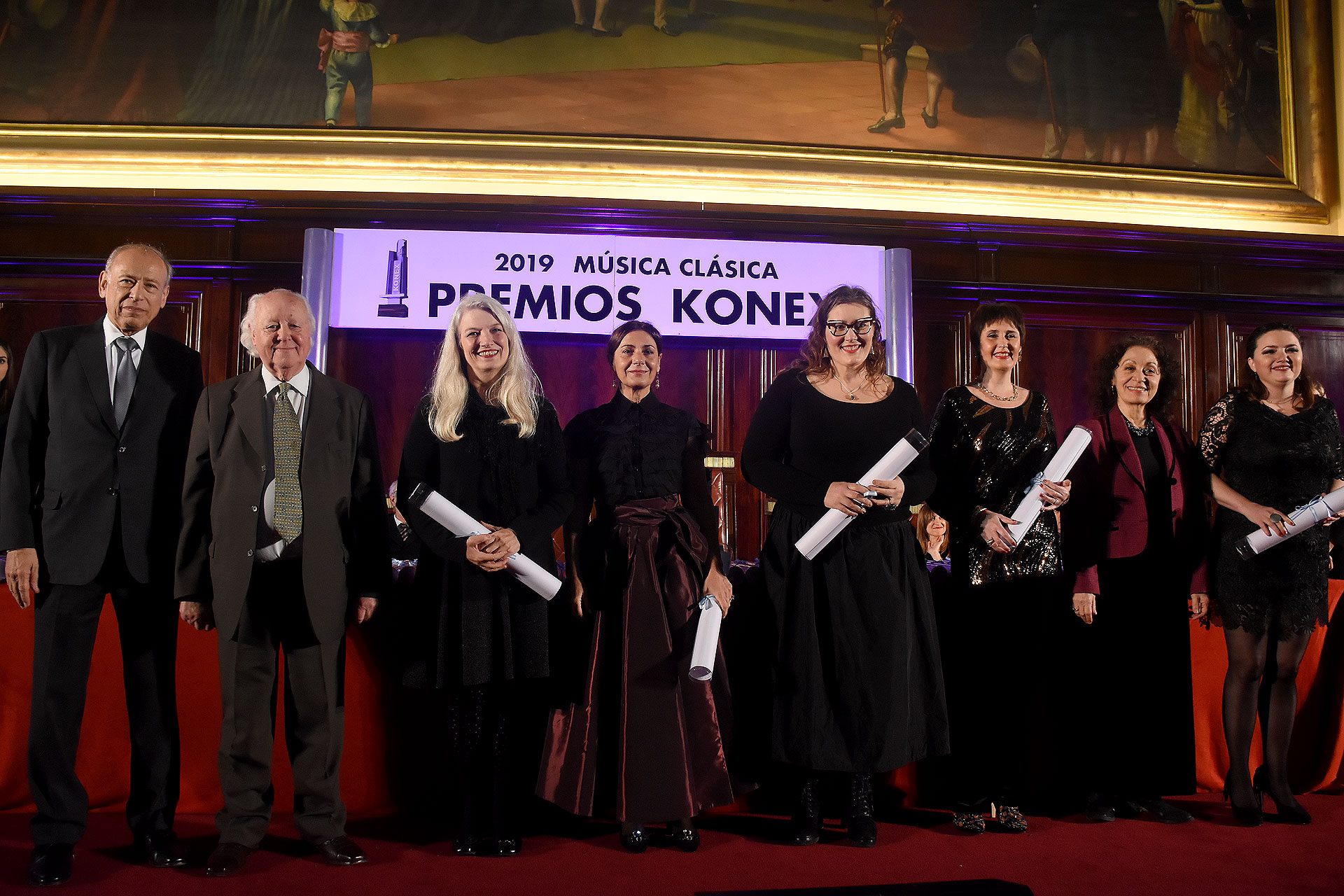 En la disciplina de cantante femenina, Veronica Cangemi, Mónica Ferracani, Carla Flipcic Holm, María Cristina Kiehr y Daniela Tabernig