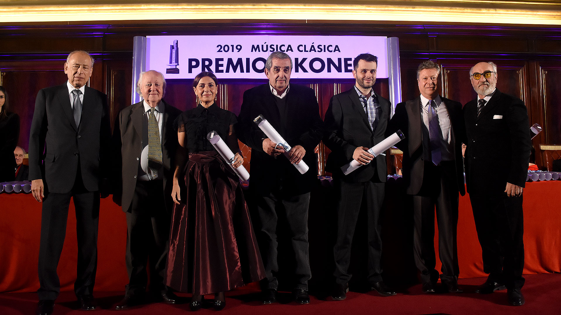 Los ganadores de la terna Cantante masculino, Carlos Alberto Álvarez representó a su sobrino Marcelo Álvarez, Verónica Cangemi representó a Franco Fagioli, Guillermo Haraguete representó a Marcelo Puente y por Fabián Veloz subió al escenario Carlos Vieu