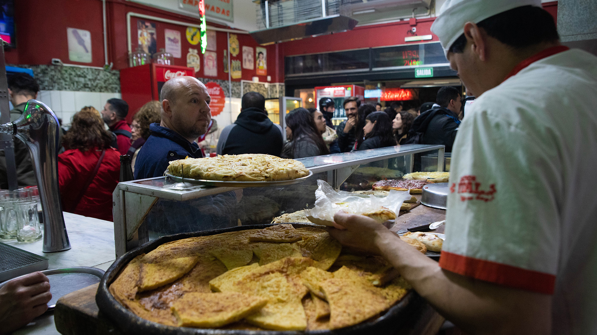 El martes en Buenos Aires se vivió “La Noche de las Pizzerías”. Comercios adheridos APPYCE ofrecieron un 50% de descuento en pizzas enteras y empanadas a sus clientes