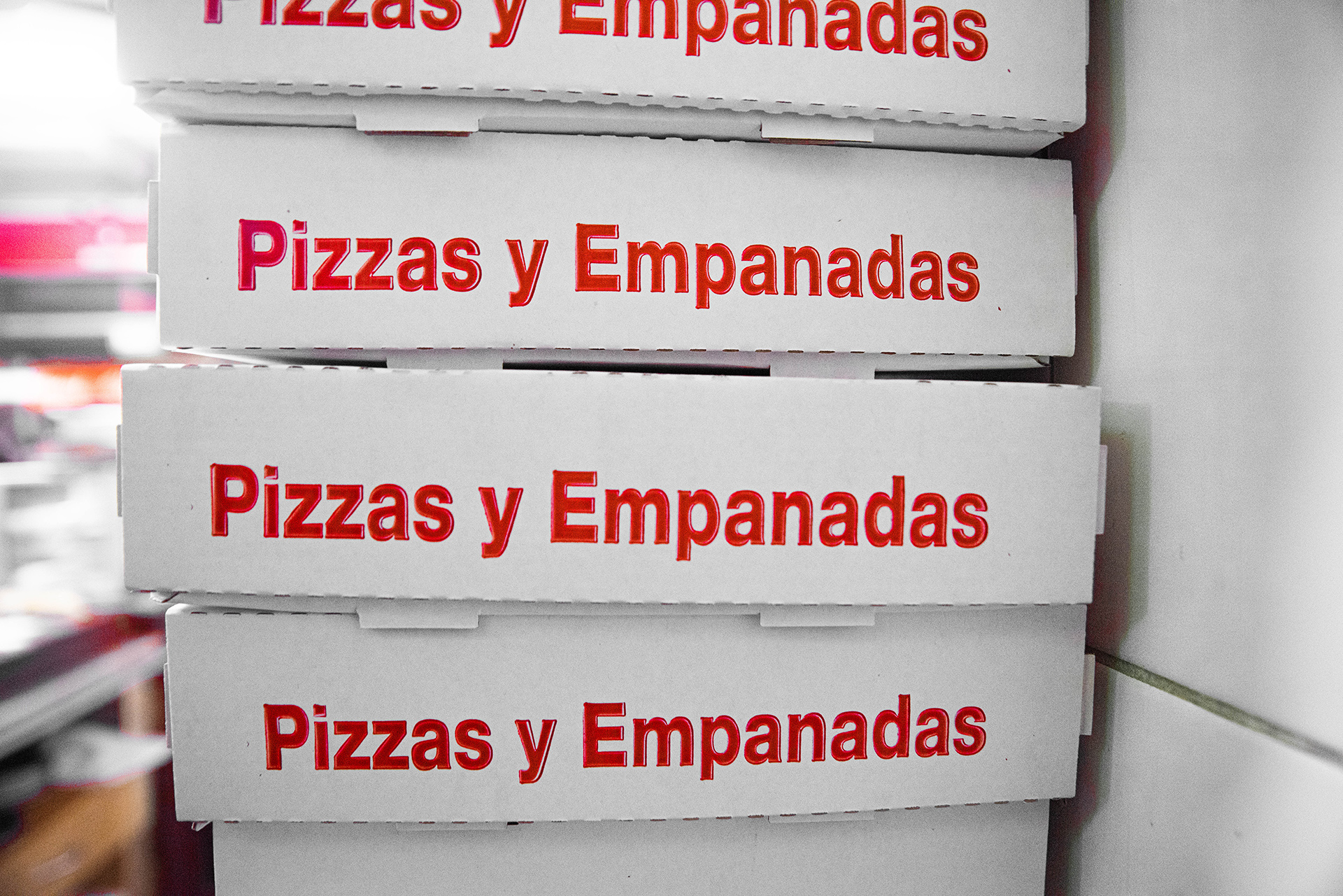 Las cajas de pizzas y empanadas para llevar de los lugares adheridos a “La Noche de las Pizzerías”