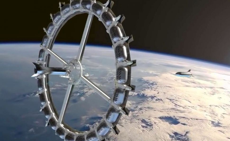El hotel, diseñado en forma de rueda y con un diámetro de 190 metros, se asemeja a la estación espacial plasmada por Stanley Kubrick en 2001: Odisea del espacio