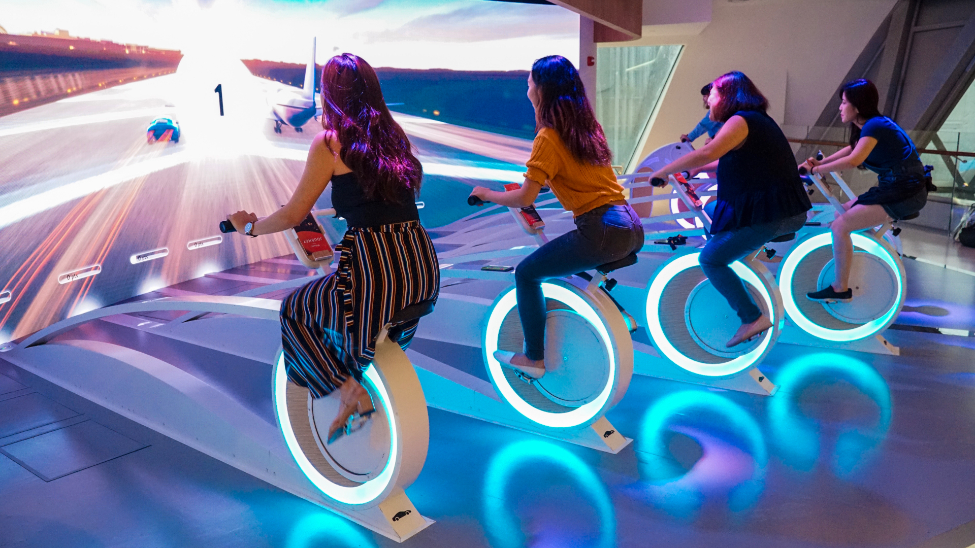El aeropuerto también cuenta con un centro de videojuegos (Foto: Especial)
