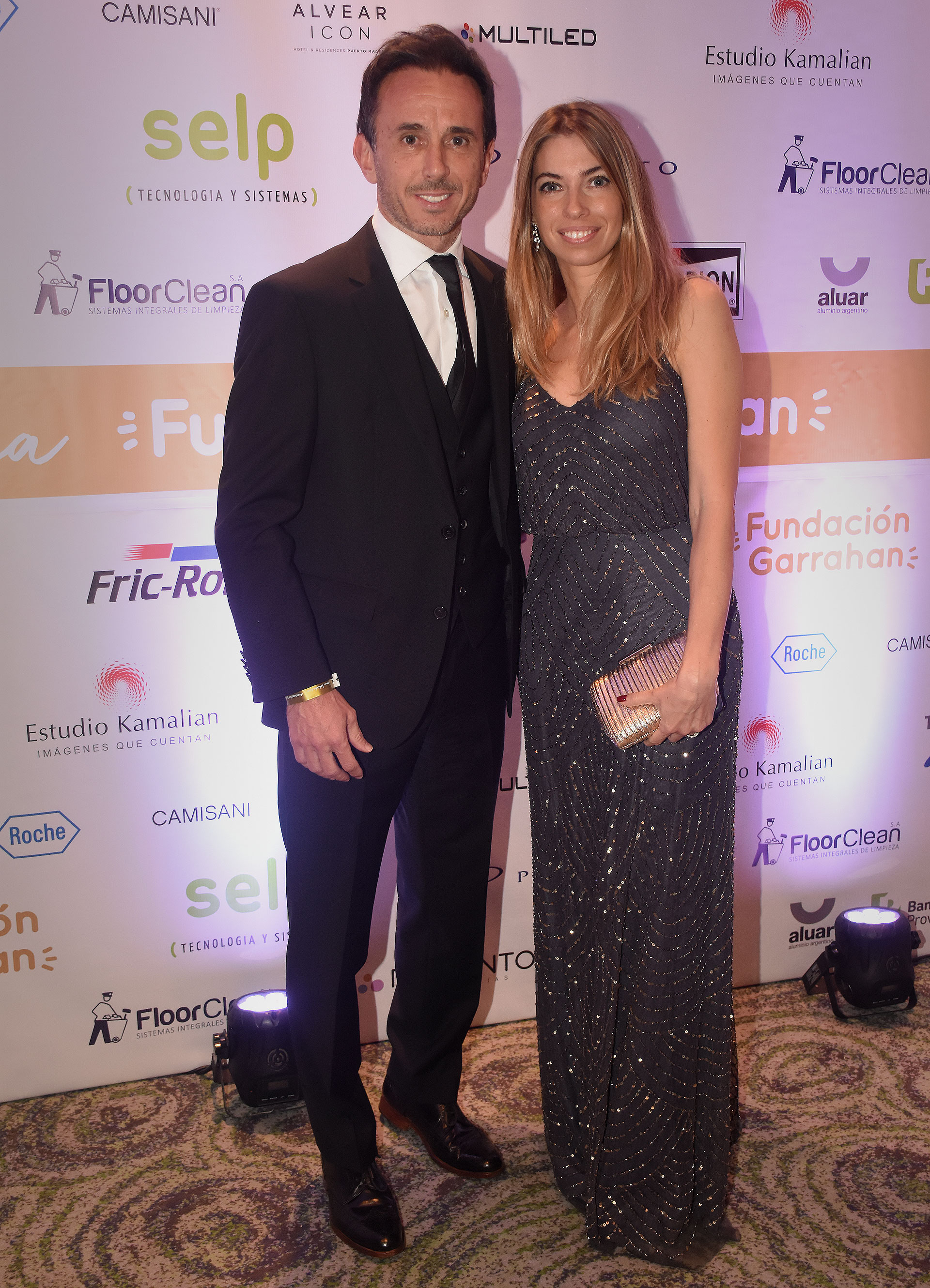 El titular de la Superintendencia de Servicios de Salud, Sebastian Neuspiller, junto a su pareja Lucila Bagu