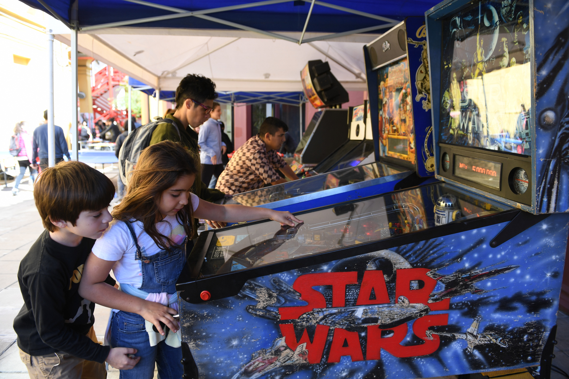 Los juegos flipper fueron una de las grandes atracciones para los padres acompañantes pero también para los más chicos que quisieron saber con qué jugaban sus padres cuando tenían su edad
