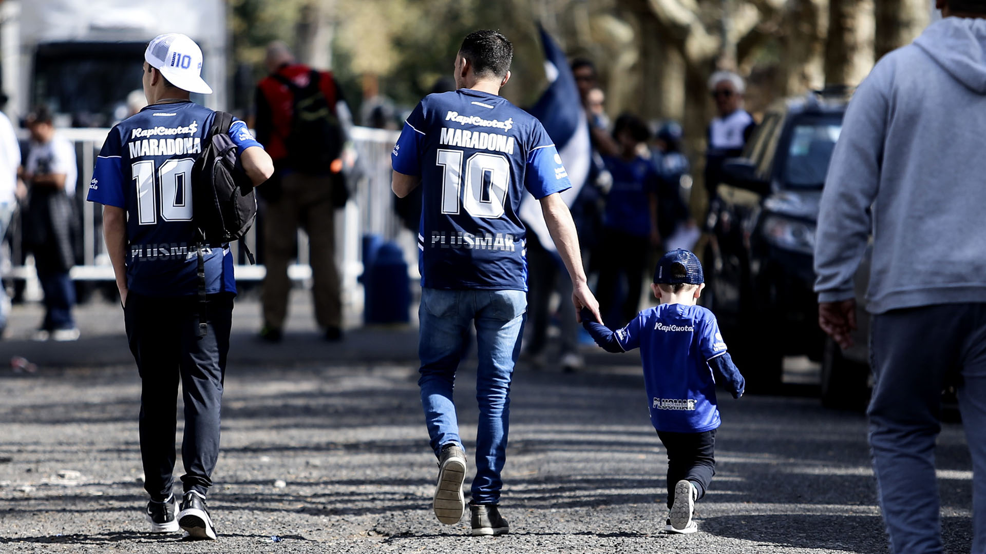 El padre y el hijo juntos para recibir una nueva ilusión