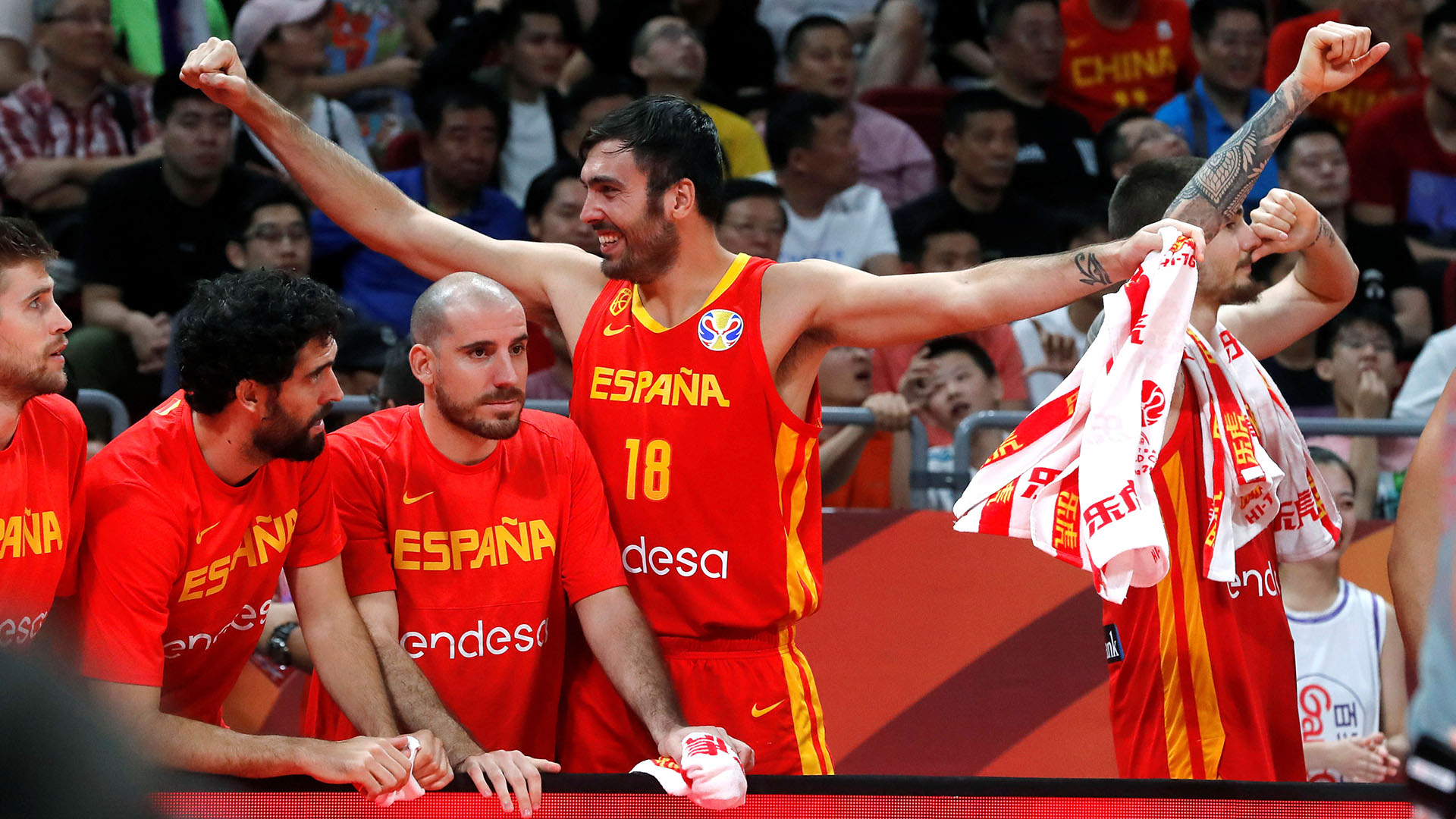 Oriola palpita el triunfo en el último minuto del partido.(EFE)