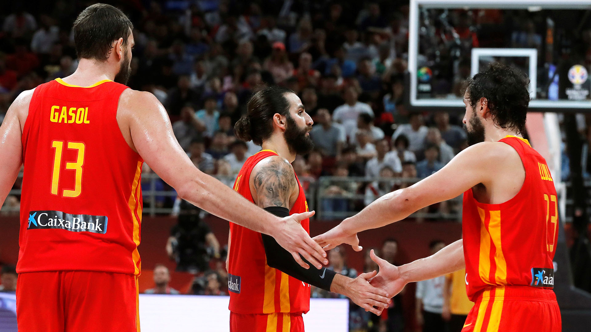 Gassol y su doblete. Fue campeón en la NBA con los Toronto Raptors y en China se coronó campeón del mundo con la selección española. (EFE)