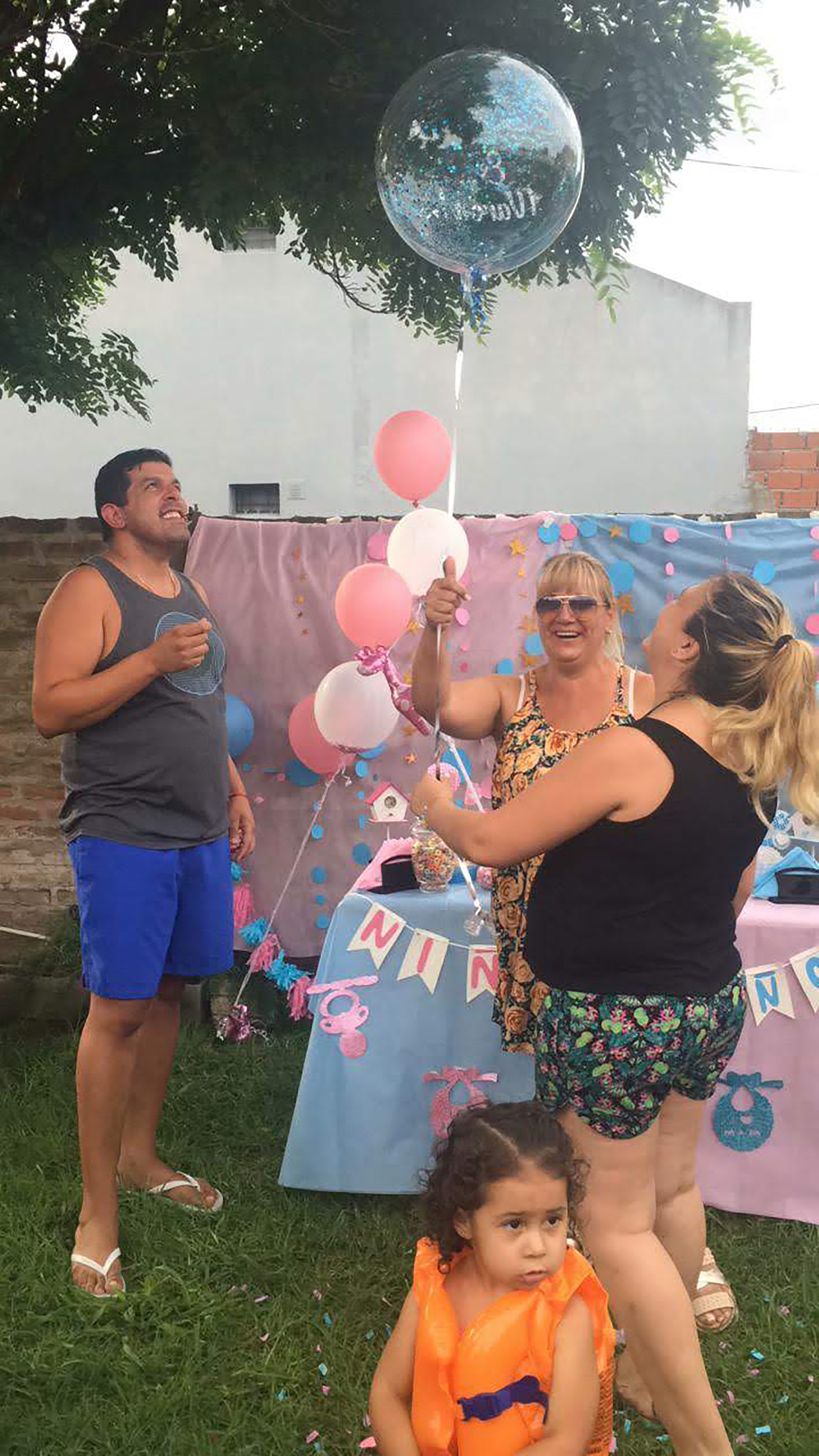 El babyshower organizado por Vanina, embarazada de cinco meses, para revelar el sexo
