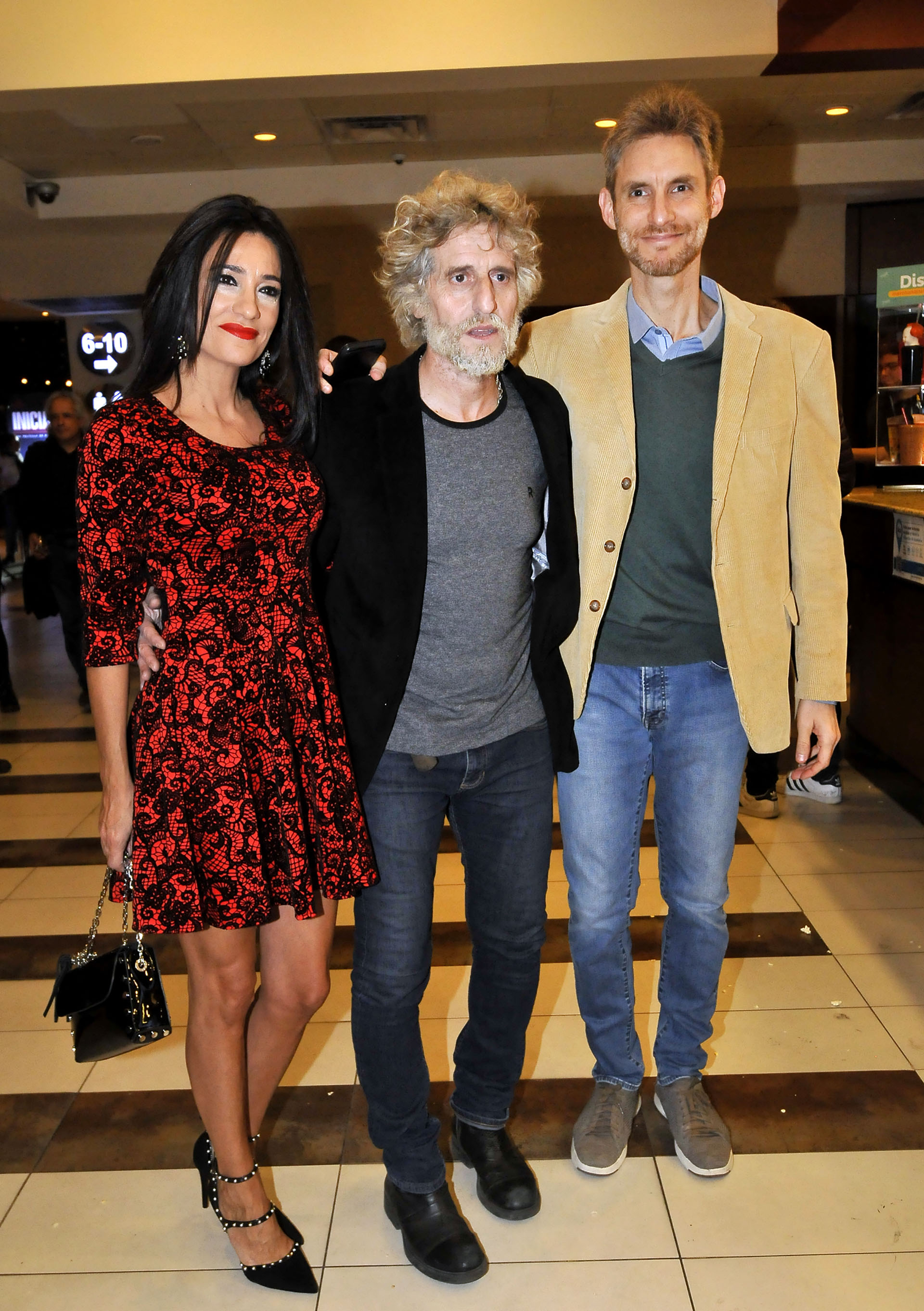 Peretti se pone en la piel de Sergio Gainsbourg, un veterano argentino que aspira a ser una estrella de cine. El artista debe lidiar con una carrera que no logra encaminar, un romance que no le interesa y un crimen que no quiso cometer