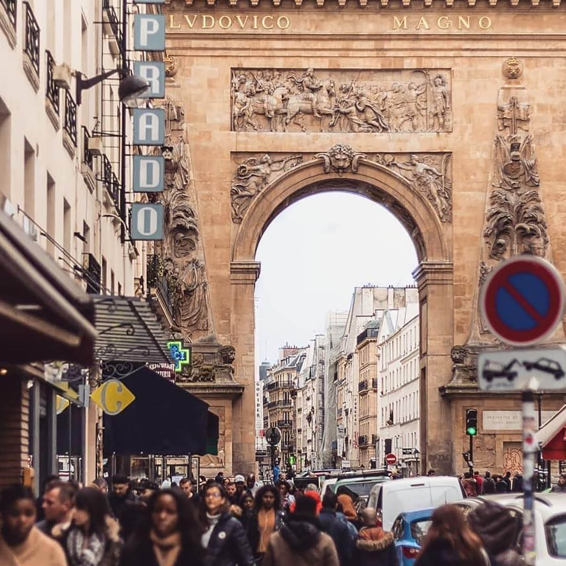 Algunos de los lugares más modernos de París han abierto sus puertas en la Rue des Petites-Écuries de Strasbourg-Saint-Denis, ayudando a que el vecindario siga siendo el epicentro del cool parisino