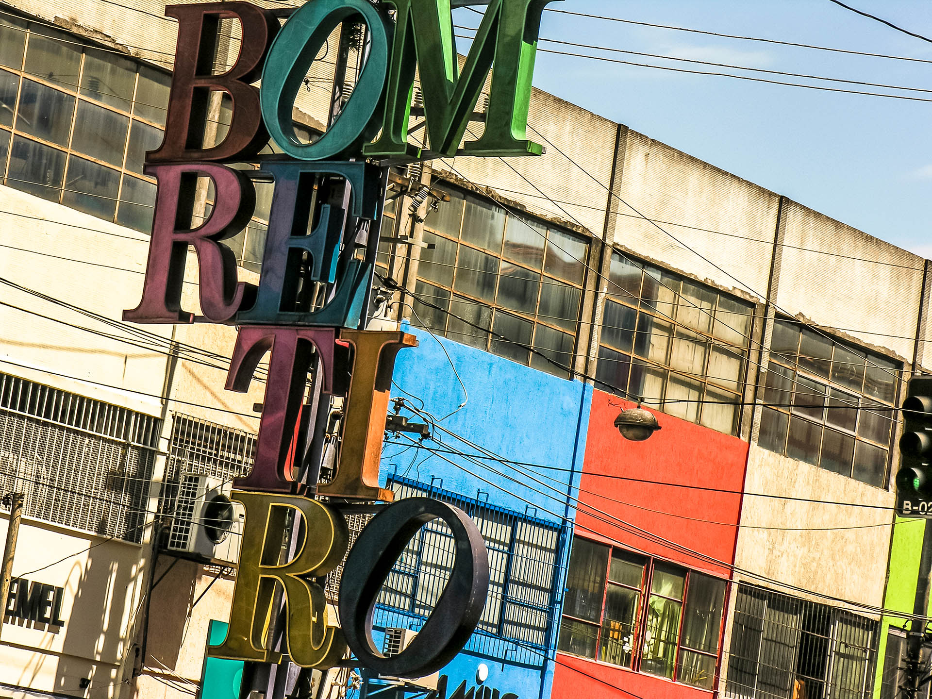 Bom Retiro es un animado barrio textil lleno de tiendas sencillas en las que se vende ropa, telas y complementos en São Paulo