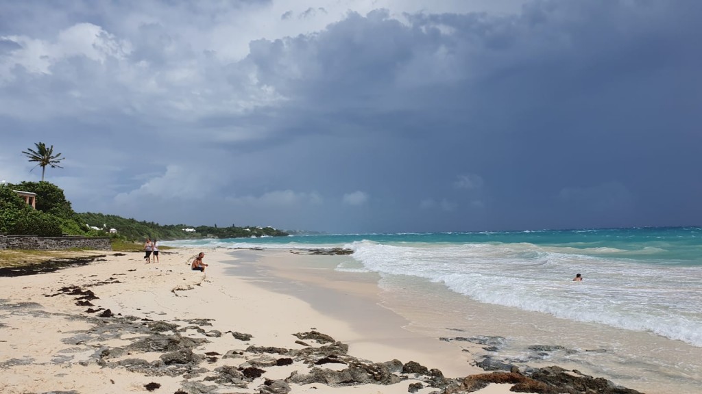 Image courtesey of  Lisa-Jayne Metschnabel shows the sea at Grape Bay Beach in Paget, Bermuda, on September 18, 2019 as Hurricane Humberto strengthened to a major Category 3 storm the previous day and was expected to pass near Bermuda, threatening it with dangerous waves and heavy rain. - Hurricane conditions are expected to reach Bermuda by Wednesday night and continue into early Thursday morning," according to the US National Hurricane Center (NHC). (Photo by Lisa-Jayne METSCHNABEL / Hand-Out / AFP) / RESTRICTED TO EDITORIAL USE – MANDATORY CREDIT «  AFP PHOTO / Lisa-Jayne METSCHNABEL » - NO MARKETING NO ADVERTISING CAMPAIGNS – DISTRIBUTED AS A SERVICE TO CLIENTS [- NO ARCHIVE ]