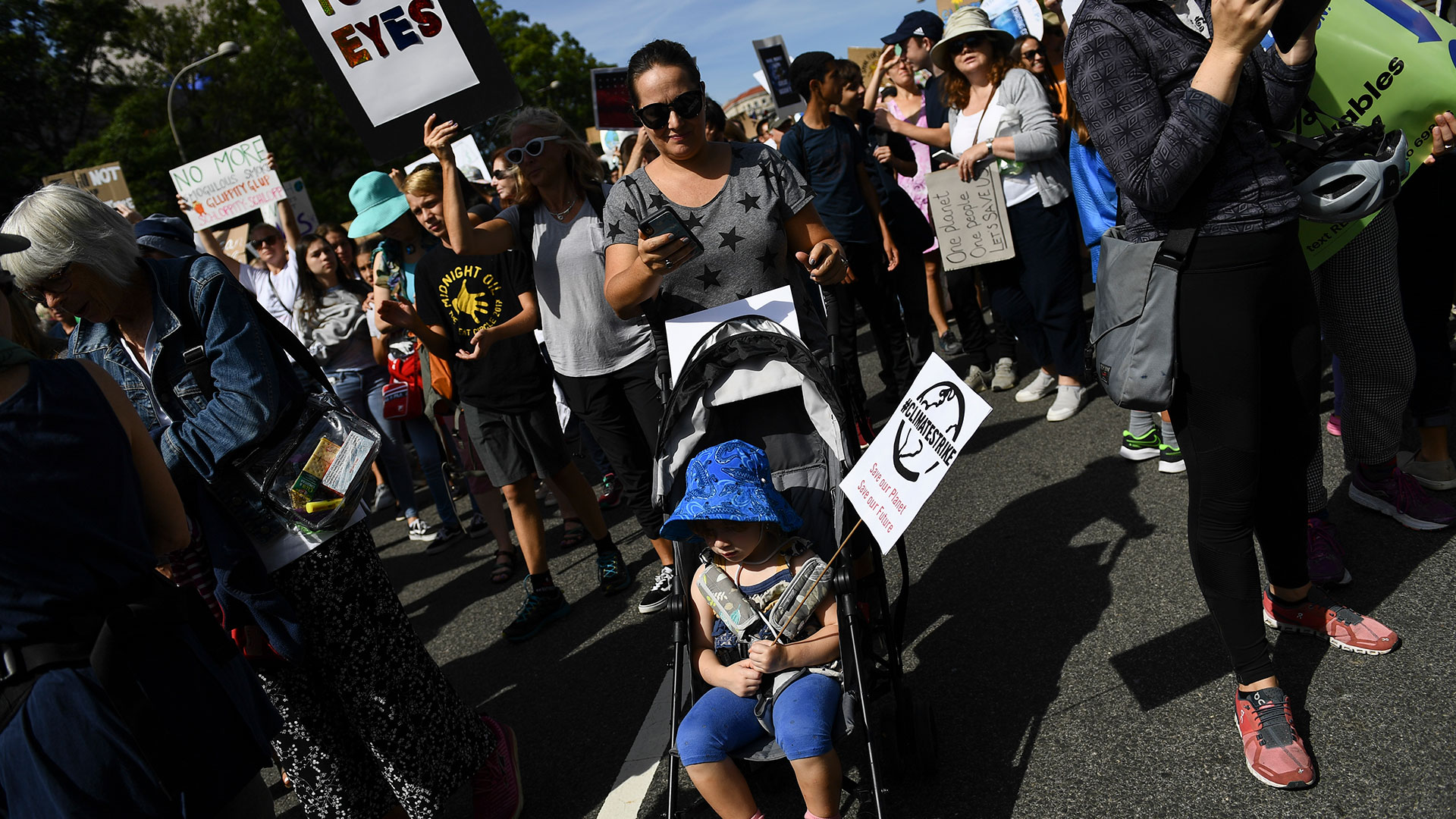 Hacia el mediodía, mucha gente se empezó a reunir en distintas ciudades de EEUU (AFP)