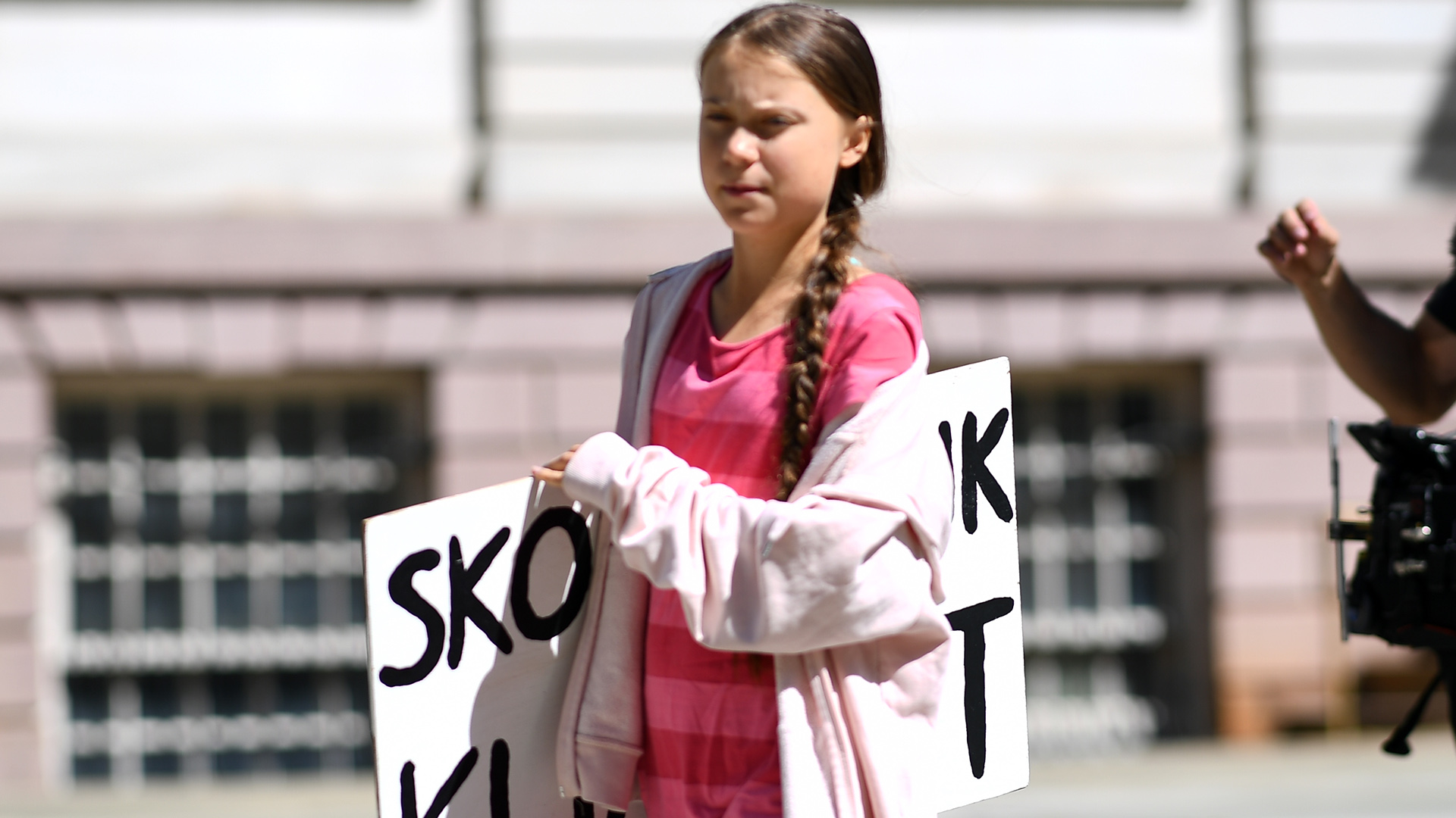 Thunberg camina en la marcha de la Huelga Climática Global (Foto de Johannes EISELE / AFP)