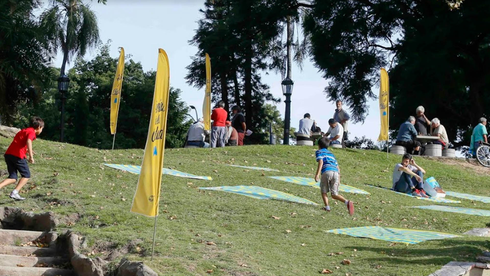 El Parque Lezama se ubica en el sureste de la ciudad, más exactamente en el barrio de San Telmo. Se trata de un terreno donde antiguamente vivía Gregorio Lezama, aficionado al paisajismo y a la jardinería. Conserva barrancas naturales con desniveles y senderos que recorren toda su extensión, ejemplares de árboles, flores y plantas exóticas, además de una variedad de monumentos y esculturas. Ofrece patio de juegos, canil y postas aeróbicas. También posee una importante feria de artesanos.