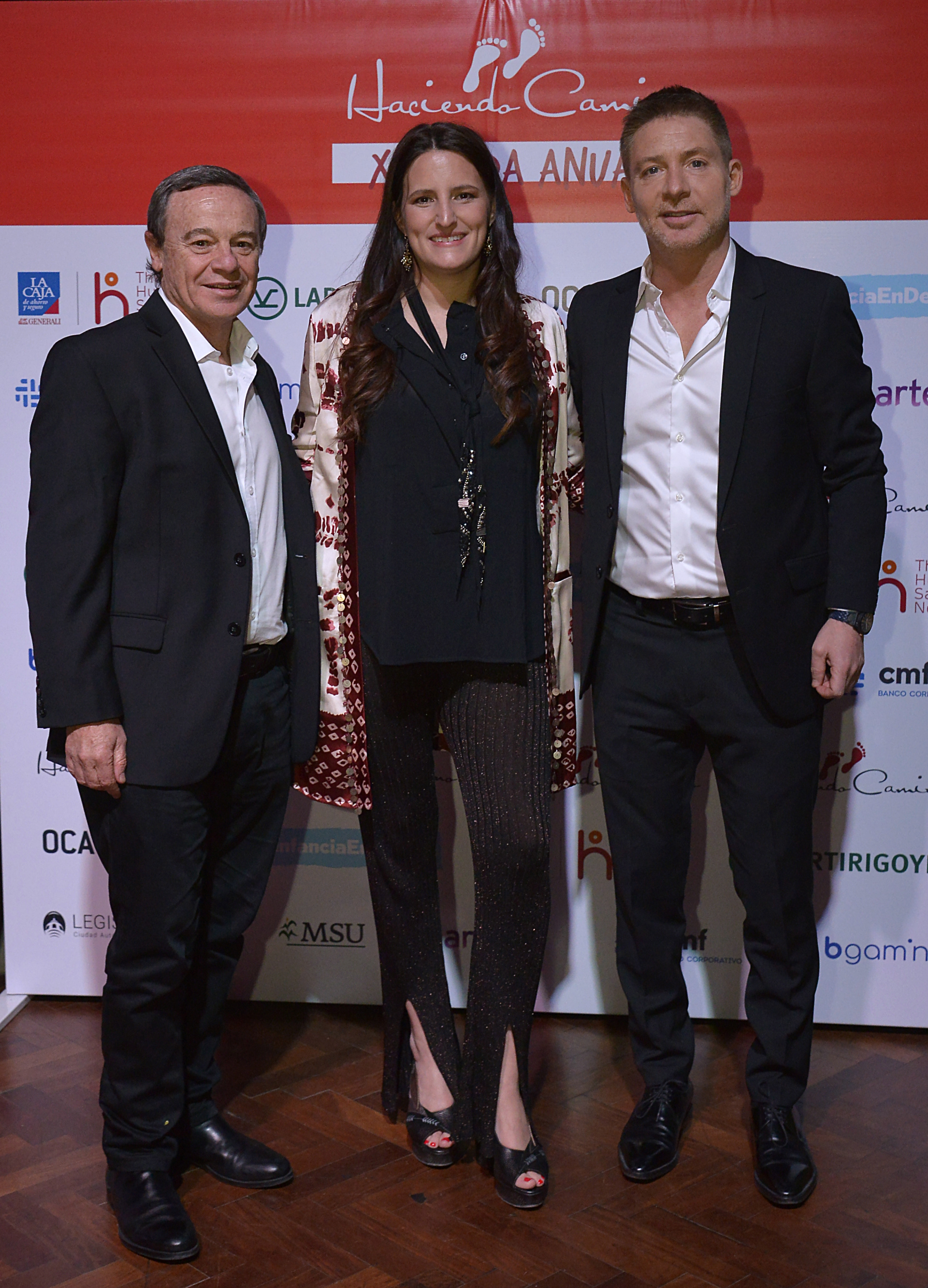 Pablo Codevilla y Adrián Suar junto a Catalina Hornos