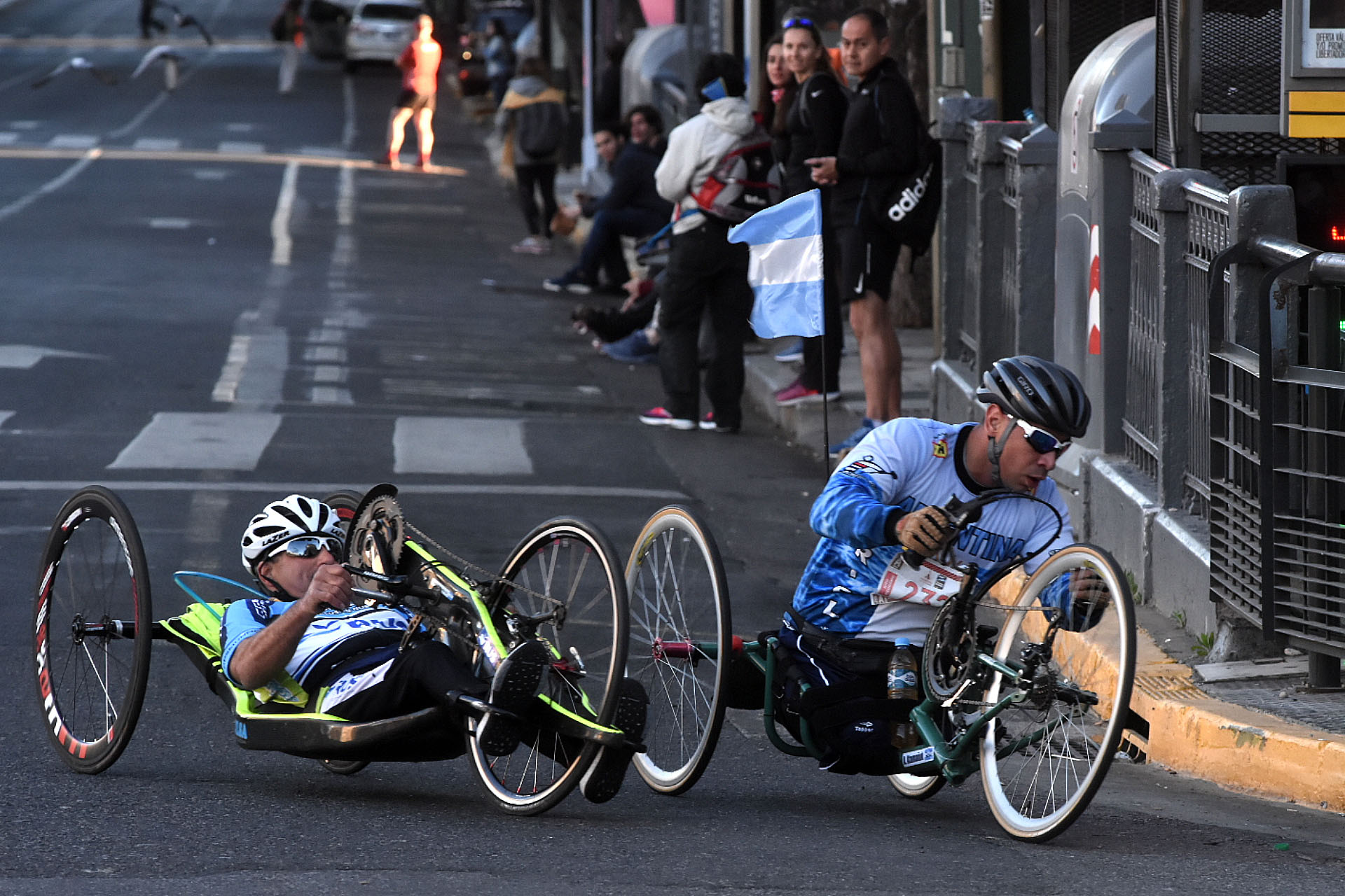 La maratón también representó un desafío para aquellos participantes con discapacidades motoras